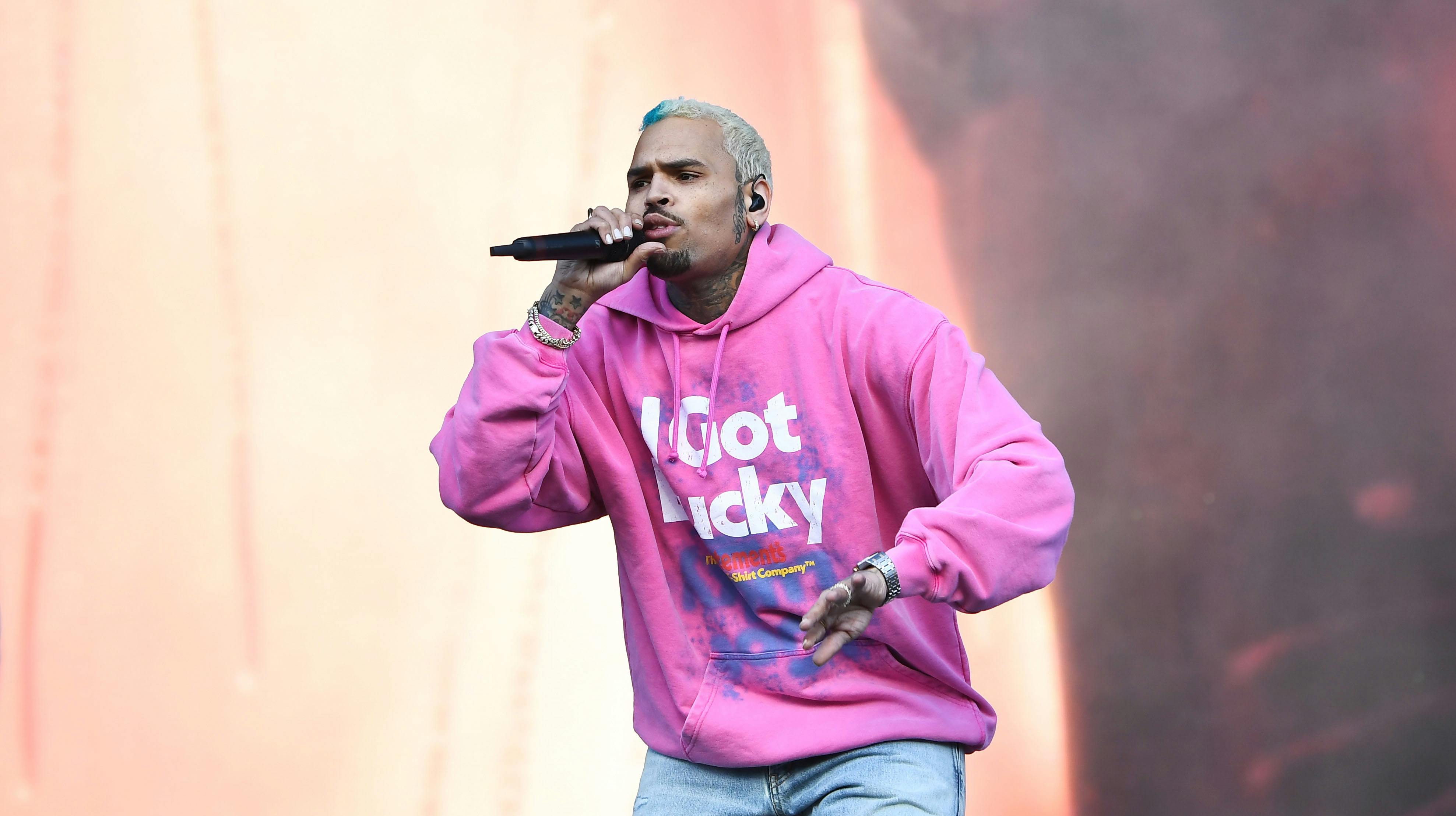 Chris Brown var mildest talt en dårlig taber, da han måtte se sig slået af Robert Glasper i kategorien "Årets R&B-album" til Grammy-uddelingen. 