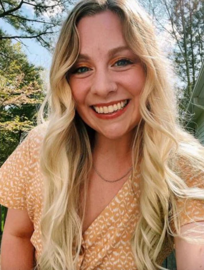 Abigail Zwerner blev ramt af skud både i brystet og hånden. Alligevel lykkedes det hende at lede de andre elever ud af klasselokalet og i sikkerhed.