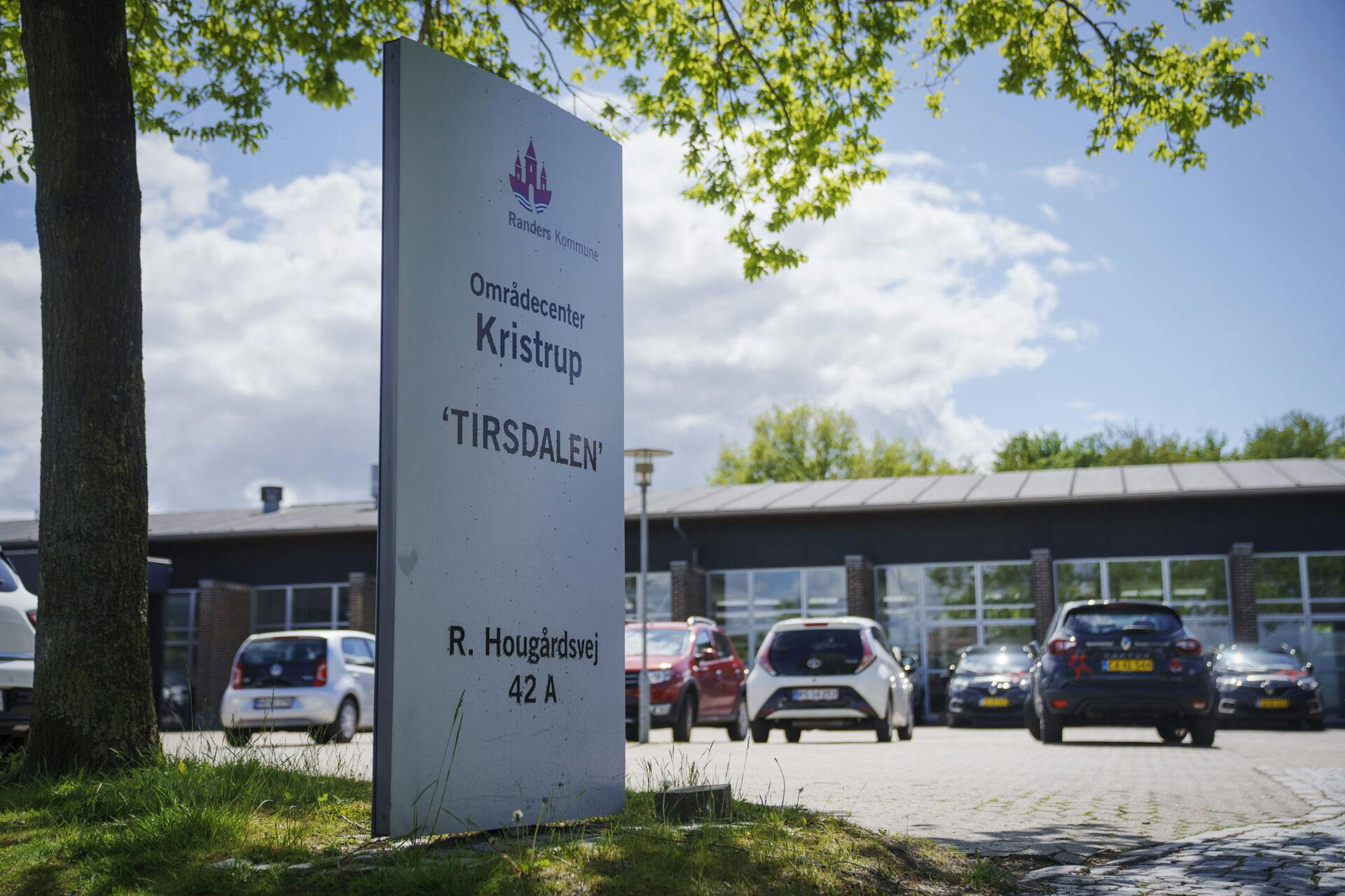 Det er her på Plejecenter Tirsdalen i Randers, at politiet mener både drabet og drabsforsøgene er sket.