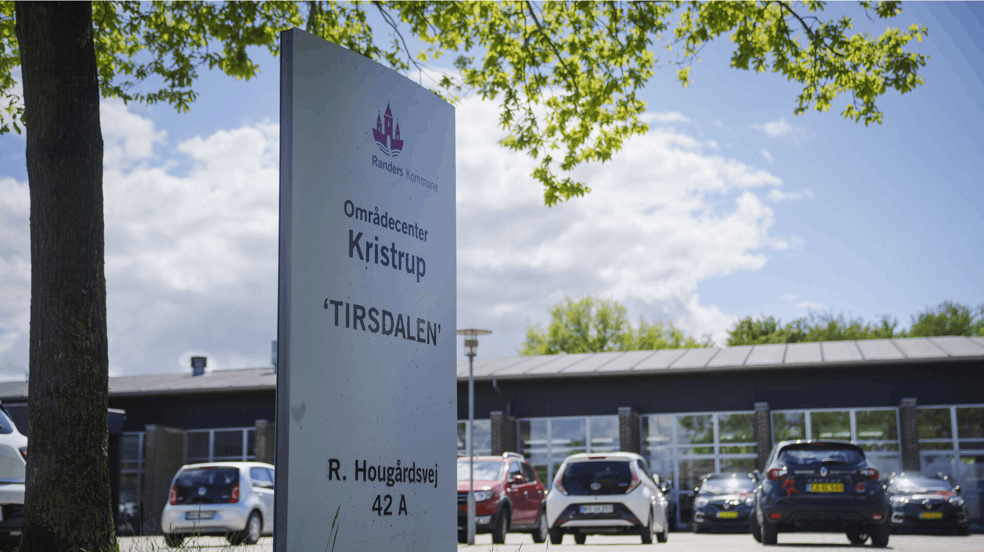 Det er her på Plejecenter Tirsdalen i Randers, at politiet mener både drabet og drabsforsøgene er sket.