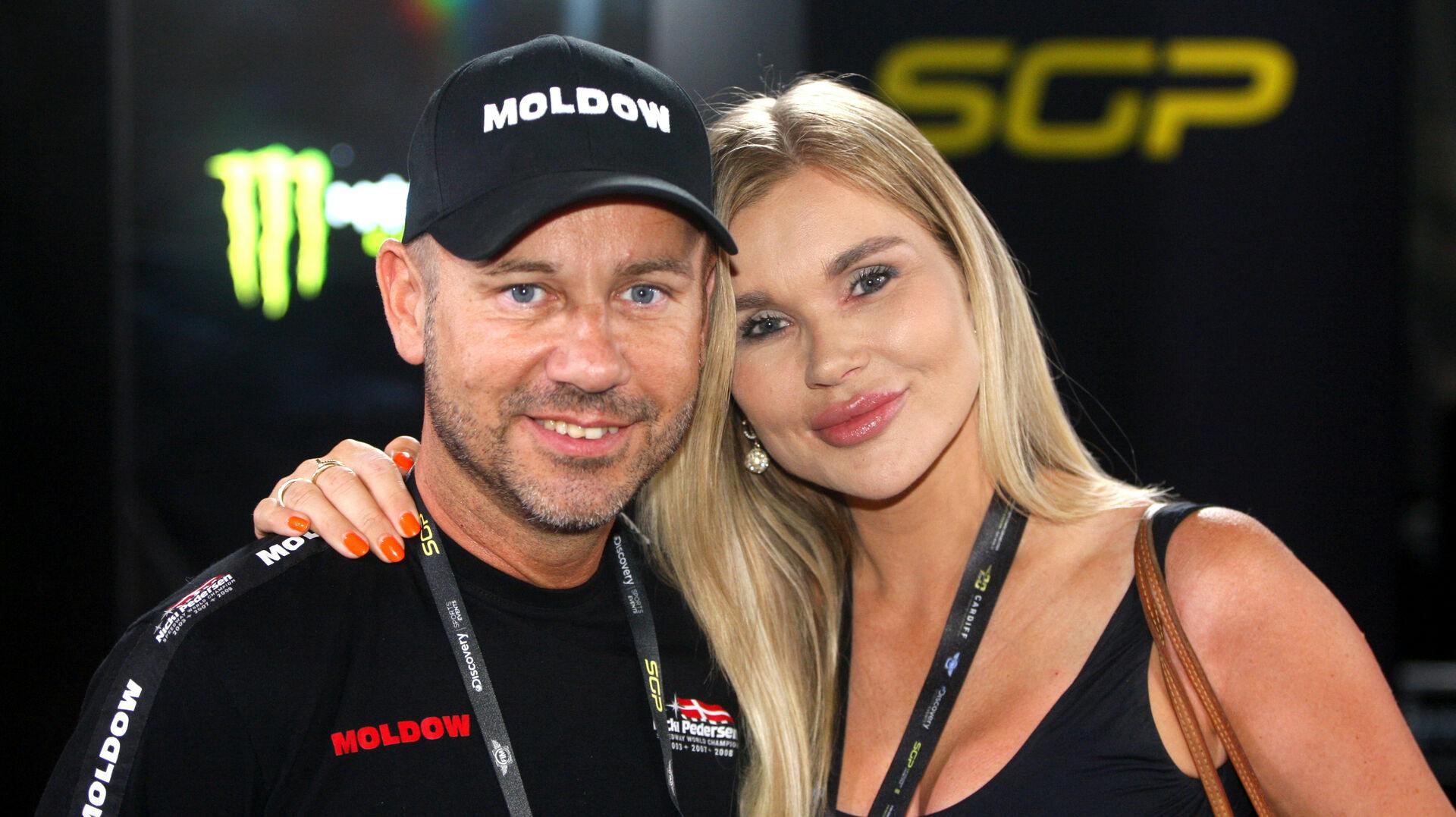 Nicki Pedersen og kæresten Natascha Öhlin kommer til at åbne op for deres privatliv i et nyt program. Nicki Pedersen har dog allerede nu åbnet lidt om, da han var hovedpersonen i DR-programmet 'Kender Du Typen'. 