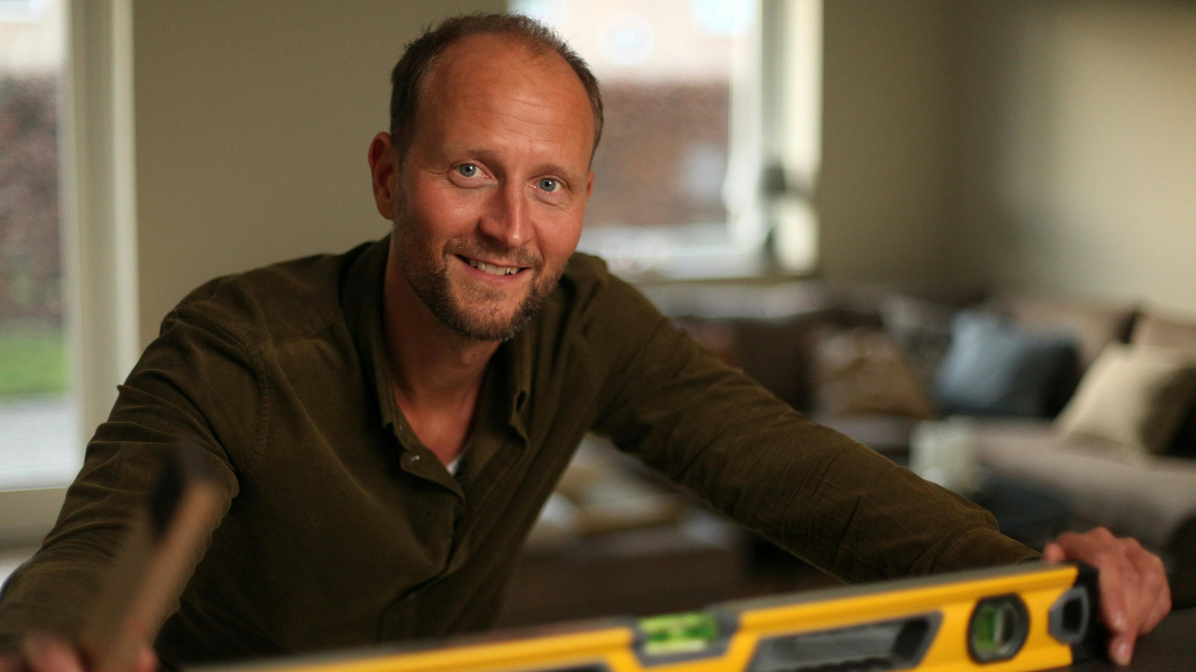 Anders Beier er klar til at trække på sin erfaring i "Bolighaj finder hjem" på TV 2 Fri. 