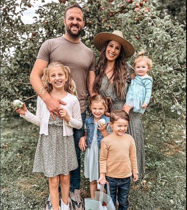 Janelle McAloon måtte bede om mandens hjælp, da det føltes som om, der var ild i hendes bryster. 