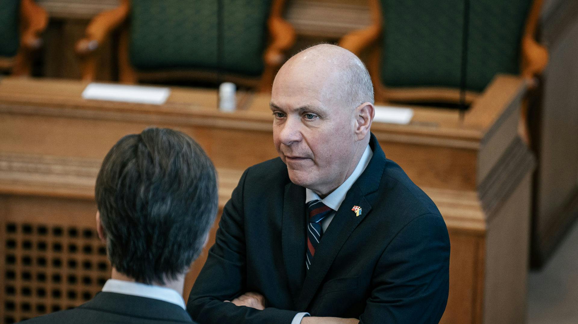 Det bliver mellem venner, når Søren Gade nu opgiver sit fede ben som politisk chef for Hjemmeværnet.
