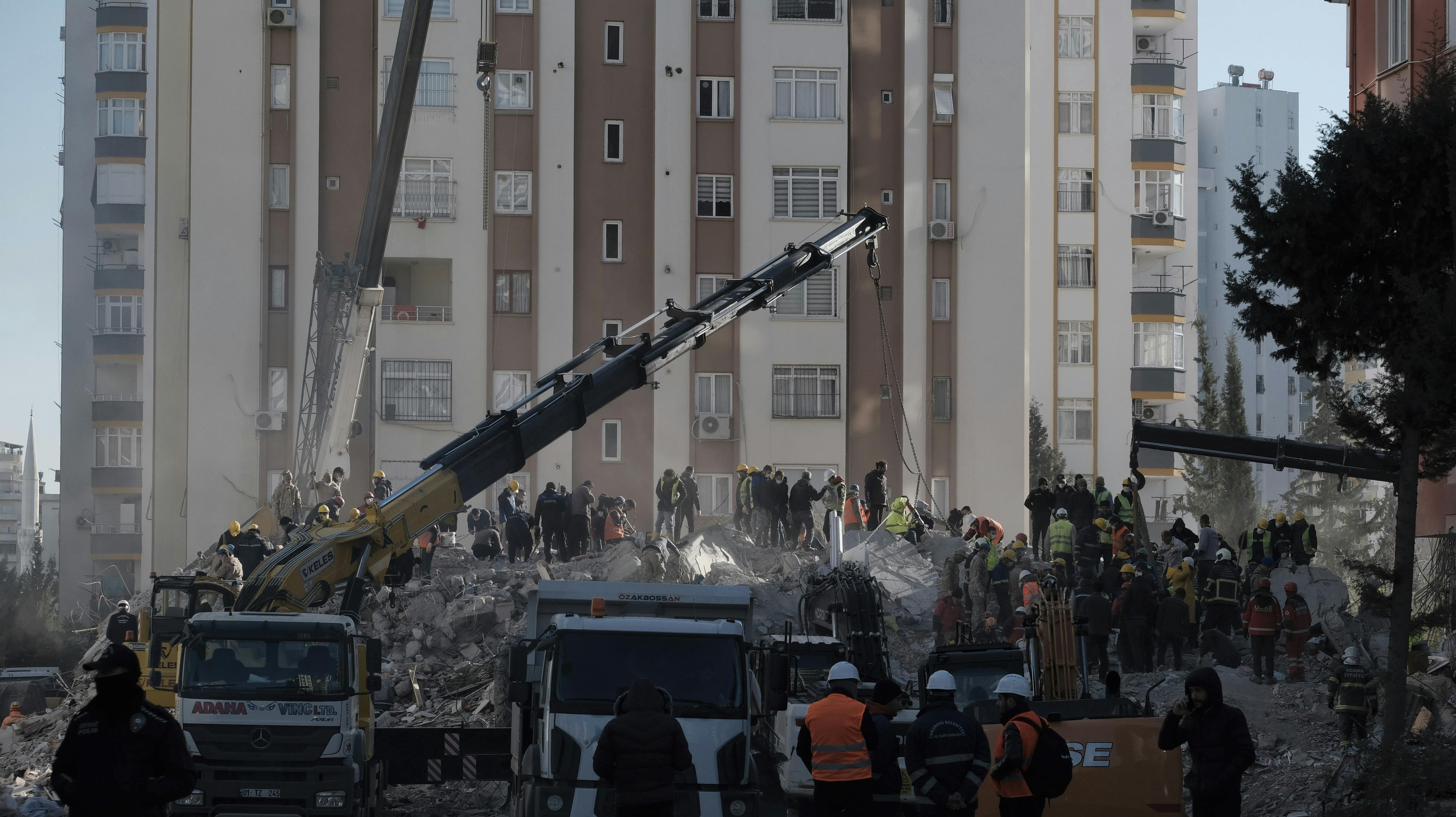6. februar ramte et stort jordskælv det sydlige Tyrkiet og Syrien. Dødstallet er nu oppe på over 15.000. 