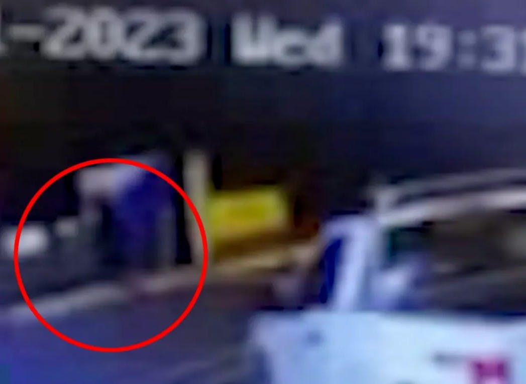 Overvågningsbilledet af den mulige gerningsmand.