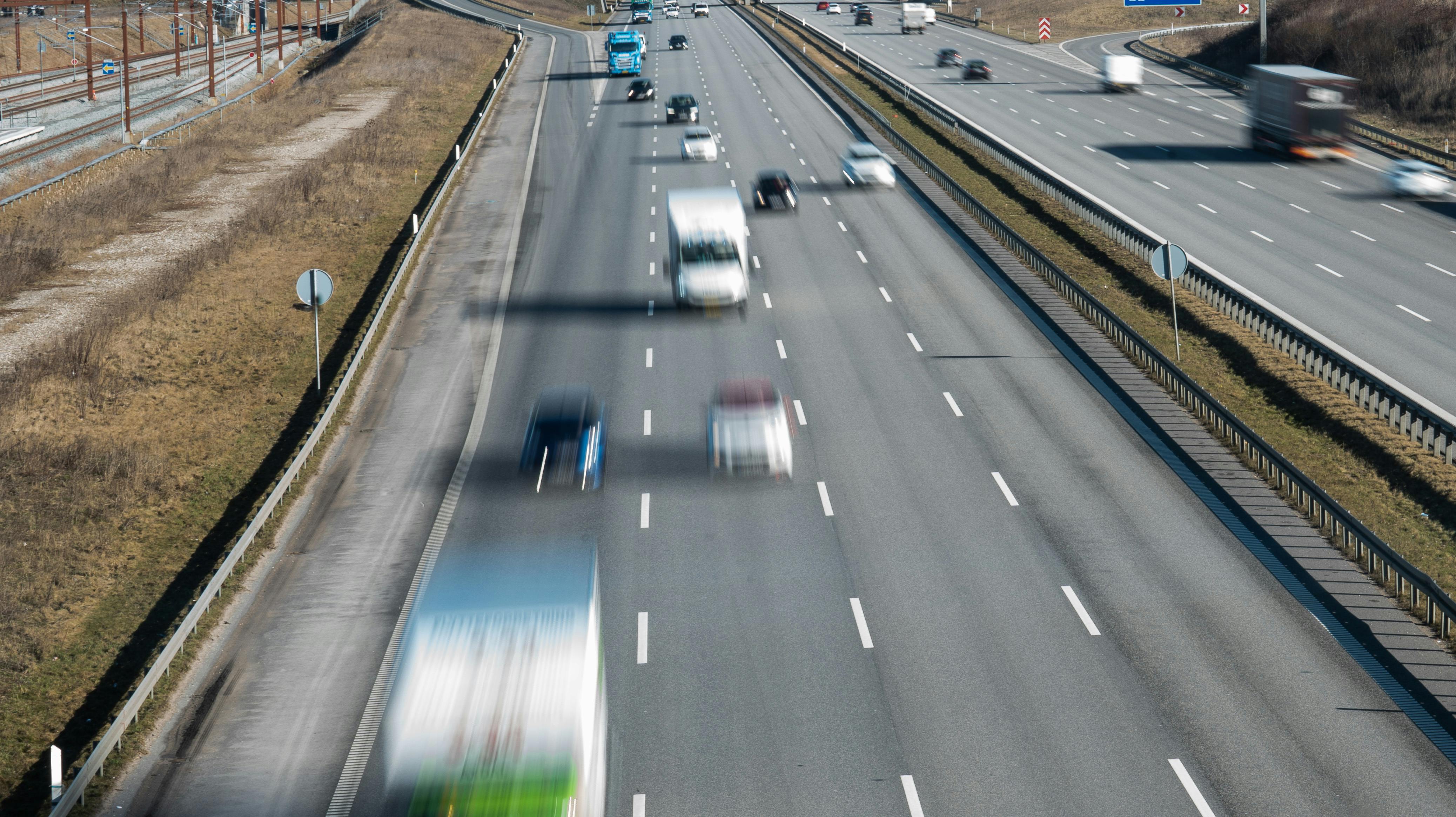Vejdirektoratet forventer en del trafik fredag eftermiddag, men ellers ser vinterferietrafikken ud til at blive rolig.
