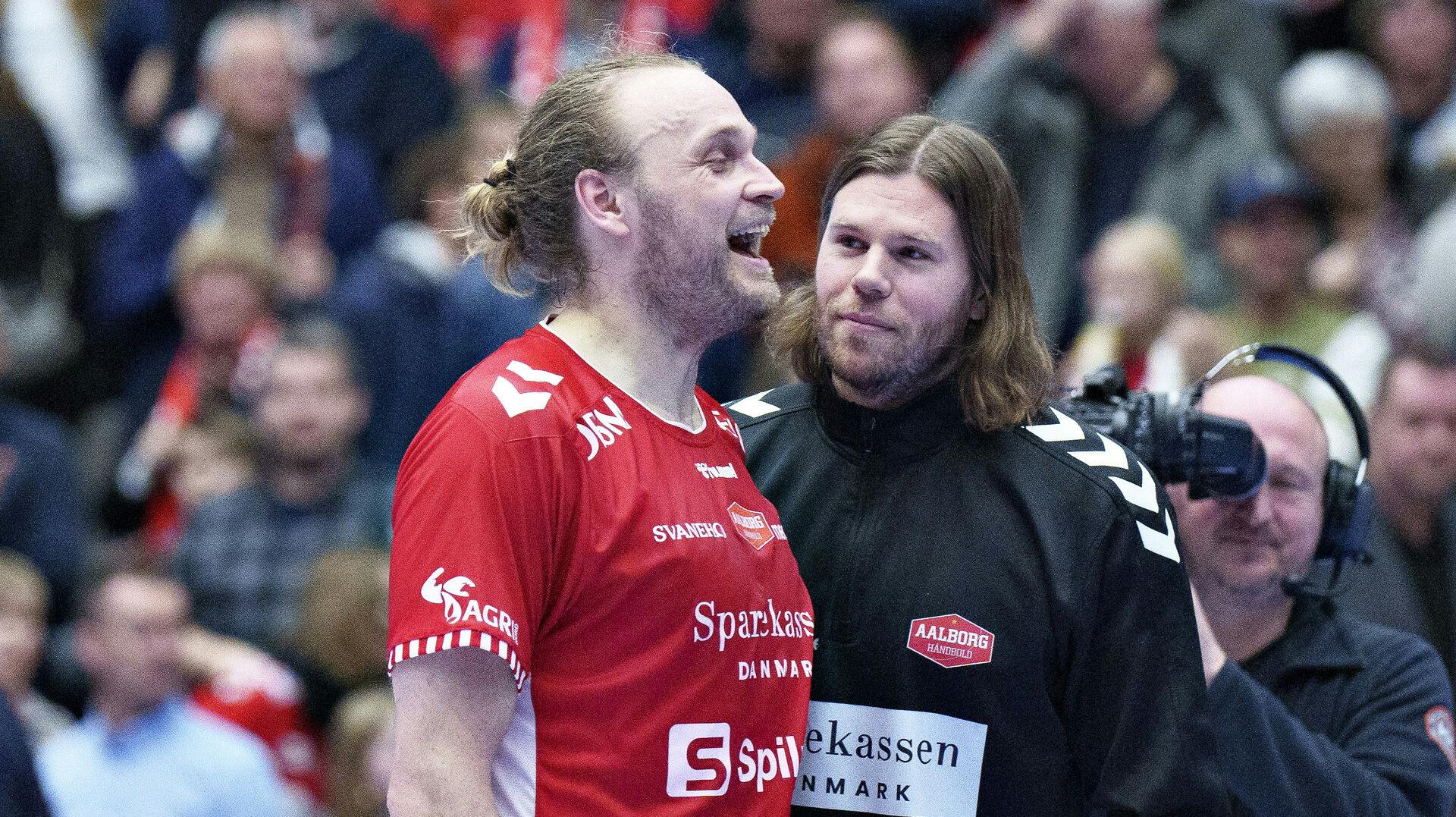 Henrik Møllgaard sætter ord på holdkammeraten Mikkel Hansens stresssygdom. 