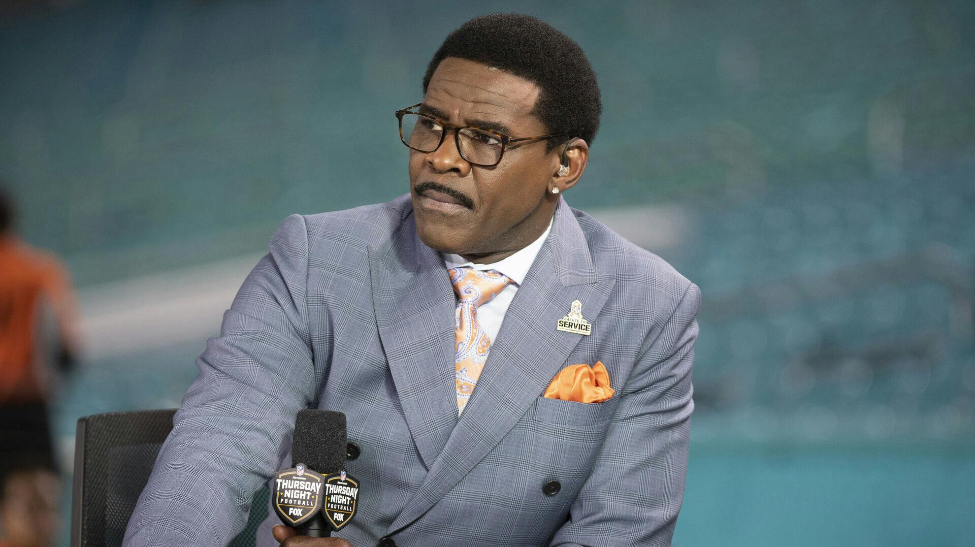 Michael Irvin har sagøgt kvinden, der anklagede ham for upassende opførsel, for 100 millioner dollars.