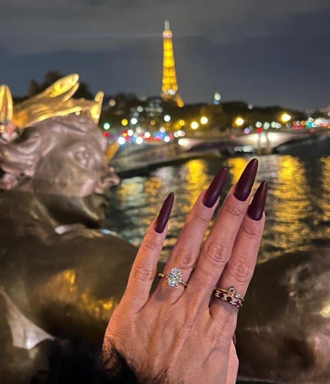 Vanessa Hudgens har god grund til at være særdeles tilfreds med sin forlovelsesring.