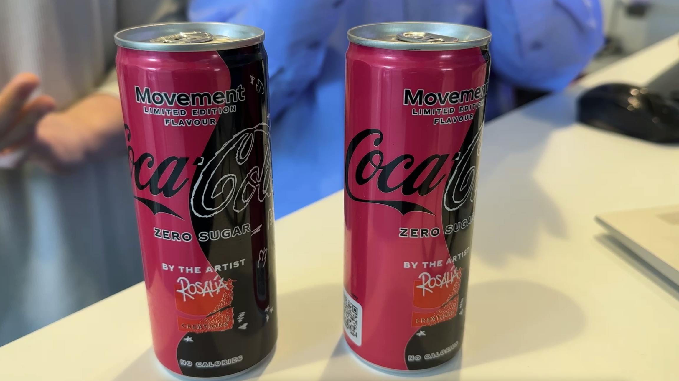 Det er fredag, solen skinner, og Coca-Cola har netop sendt en ny variant af læskedrikken på gaden. 