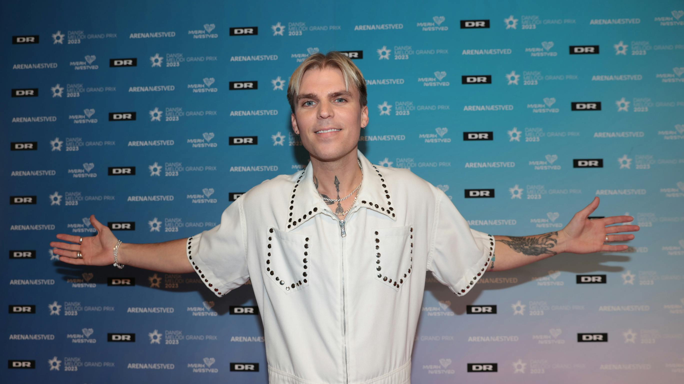 Micky Skeel stiller op i årets "Melodi Grand Prix" med sangen "Glansbillede". 