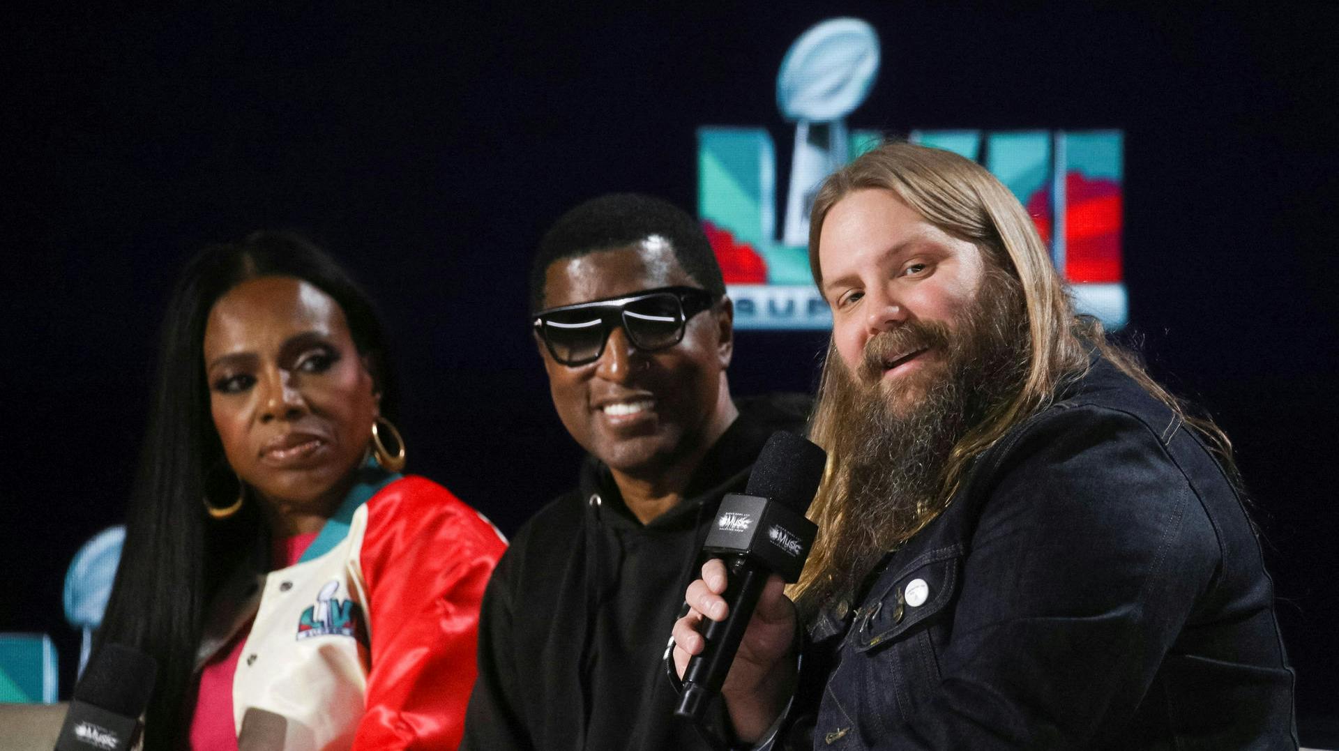 Sheryl Lee Ralph skal synge nationalmelodien Lift Every Voice and Sing som i USA går under de sortes nationalmelodi, og det har skabt røre i landet.