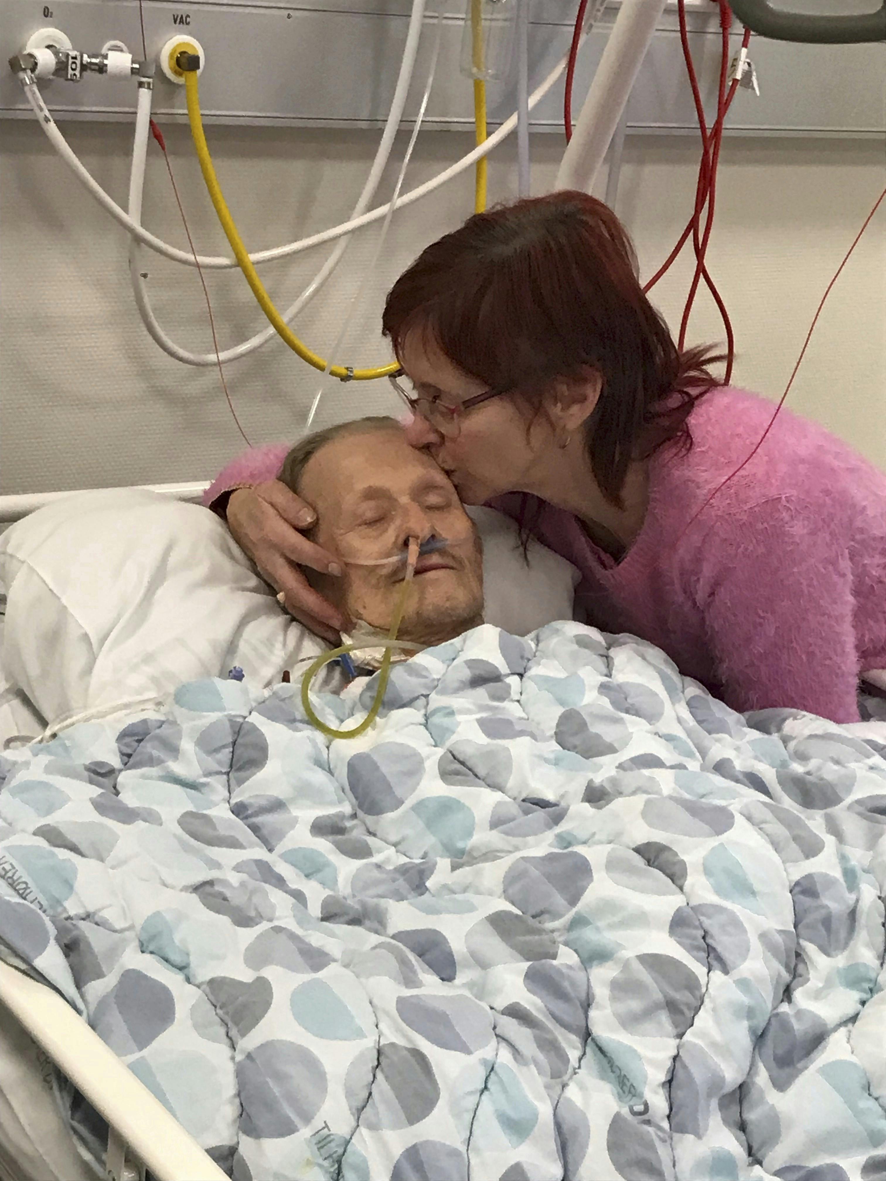 Billedet her er fra januar, hvor Leo også lå indlagt.