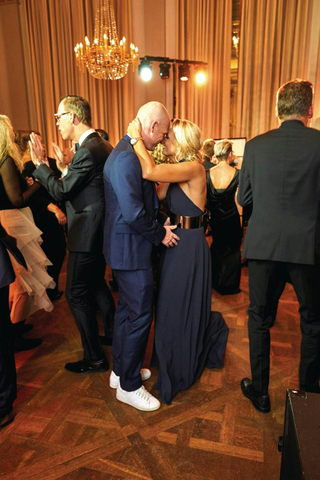 Til Billed-bladets TV-guld-fest 2012 var det Natasja Crone, Lasse dansede tæt med. Otte år efter var det Josefine Høgh, der delte øjeblikket på dansegulvet med Sjørslev.&nbsp;
