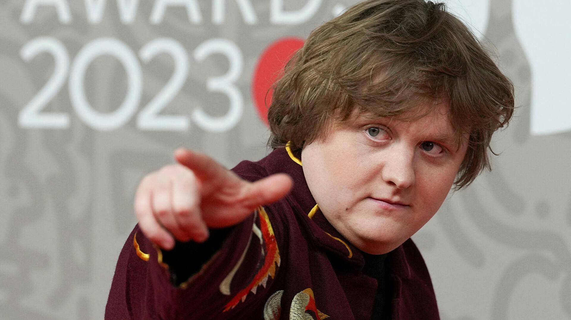 Lewis Capaldi svæver for tiden på en lyserød sky.