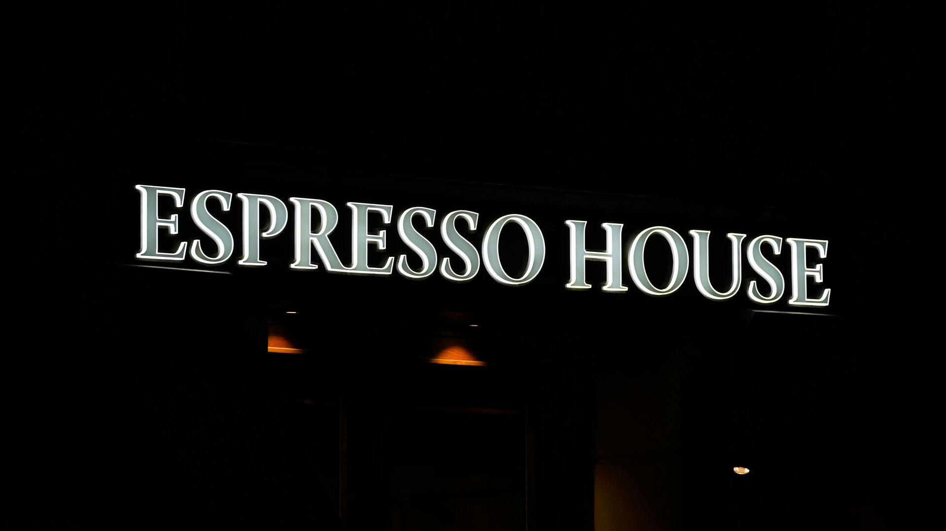 Kan du lide din latte med lidt støv og spindelvæv i? Så skal du prøve Espresso House på Rigshospitalet.