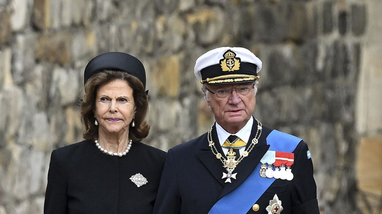 Her ses dronning Silvia og kong Carl Gustaf. I dag er det kommet frem, at den 76-årige konge skal gennemgå en hjerteoperation. nbsp;
