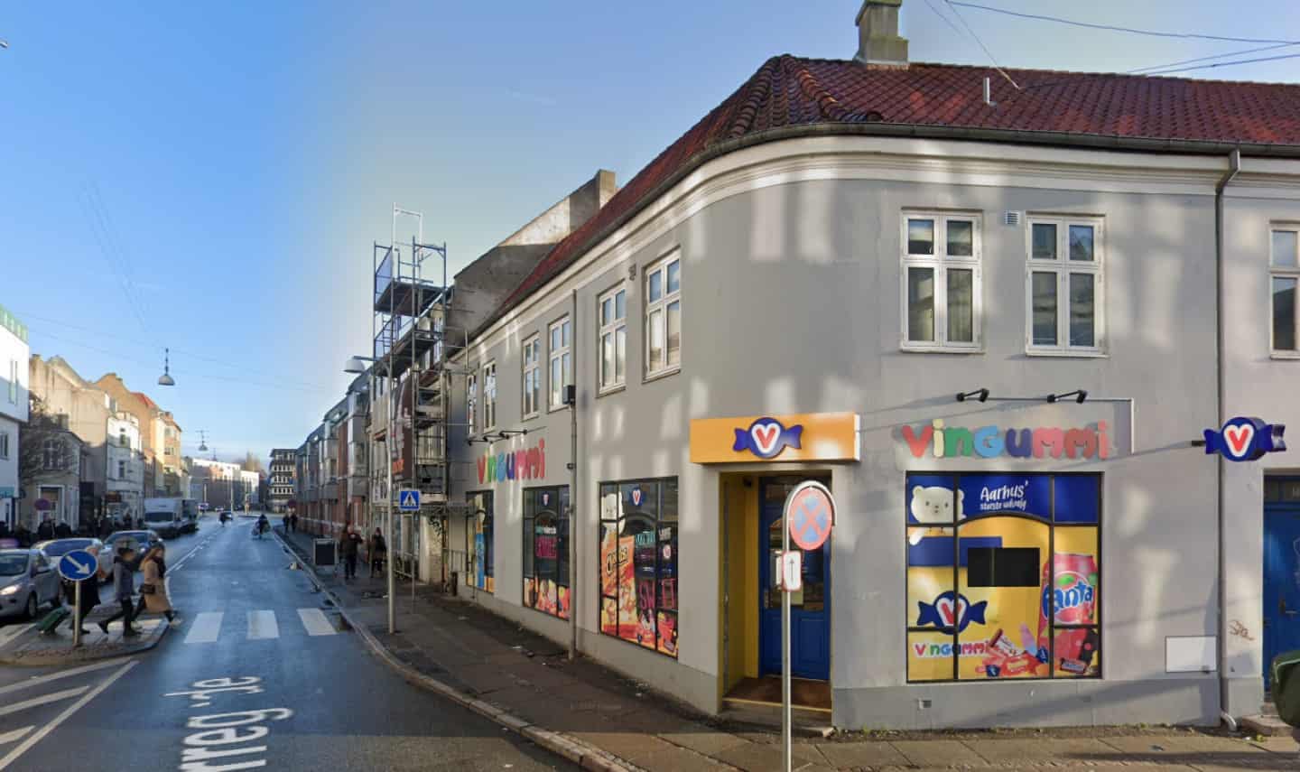 Slikkæden Vingummi blev søndag ramt af flere målrettede angreb i tre af dets butikker i henholdsvis Aarhus og Vejle.