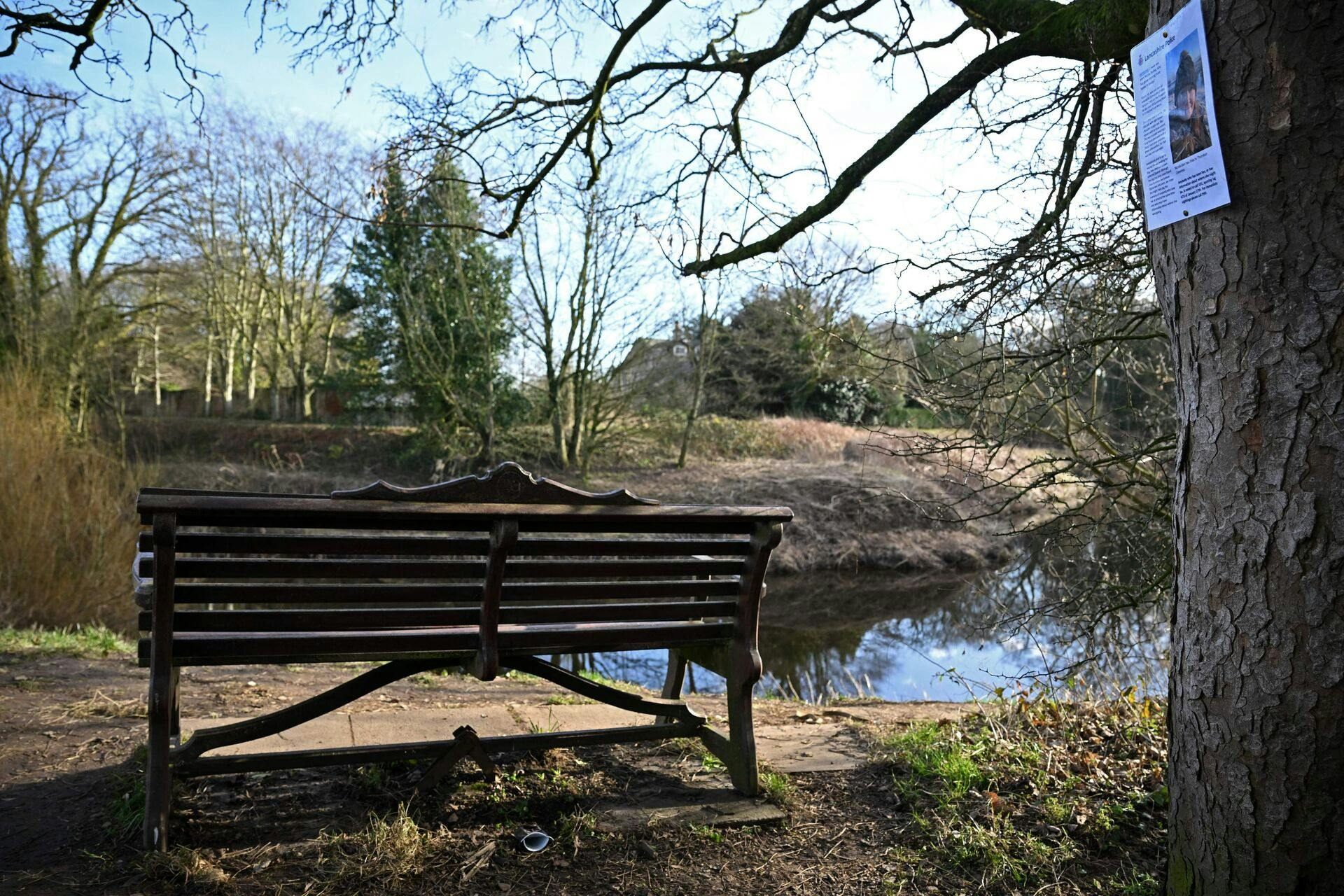 På denne bænk blev Nicolas telefon og hundesnor fundet. 