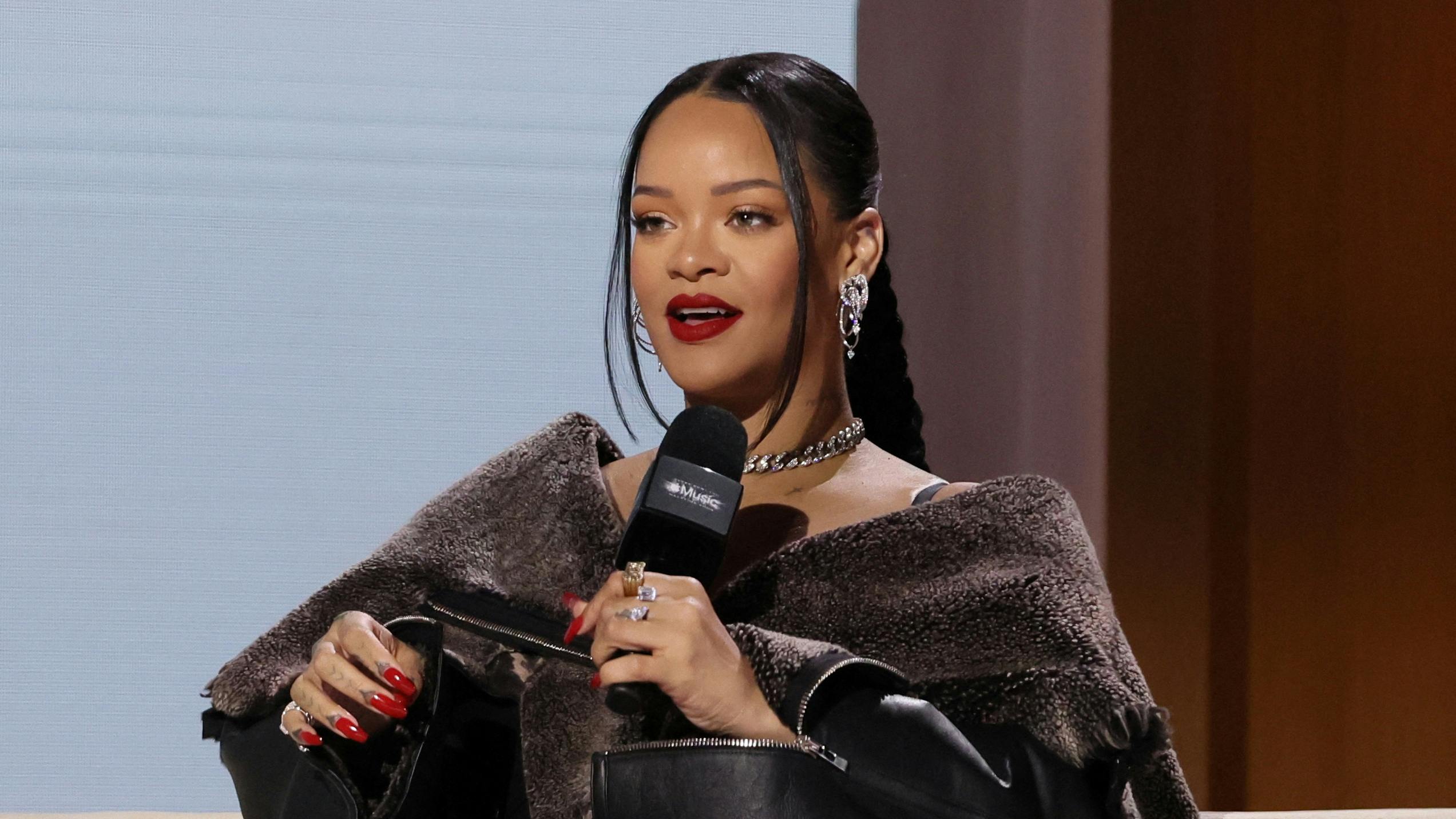 Der var i den grad tænkt over detaljerne, da Rihanna til årets Super Bowl halftime-show afslørede, at hun venter barn nummer to.
