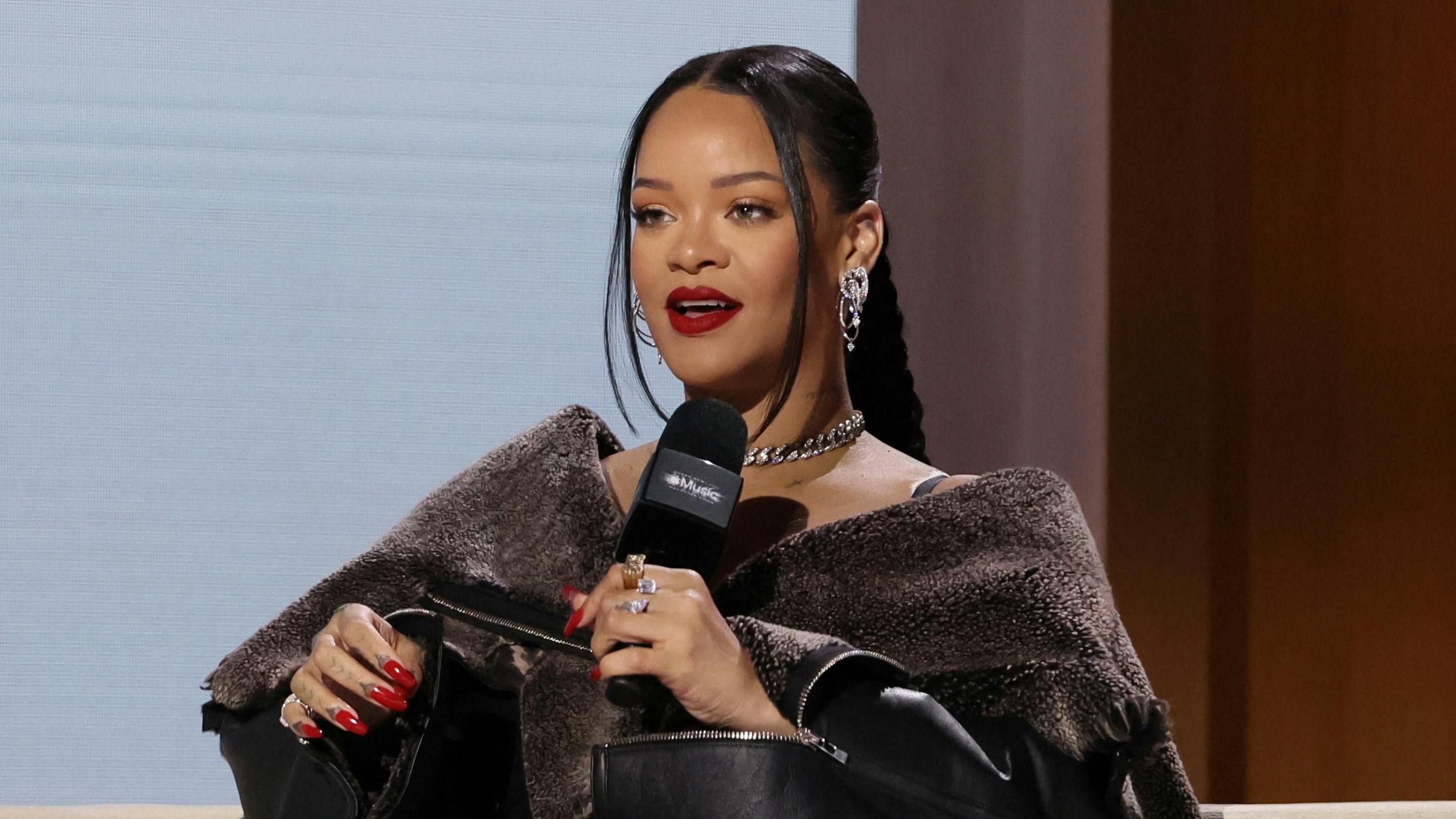 Der var i den grad tænkt over detaljerne, da Rihanna til årets Super Bowl halftime-show afslørede, at hun venter barn nummer to.