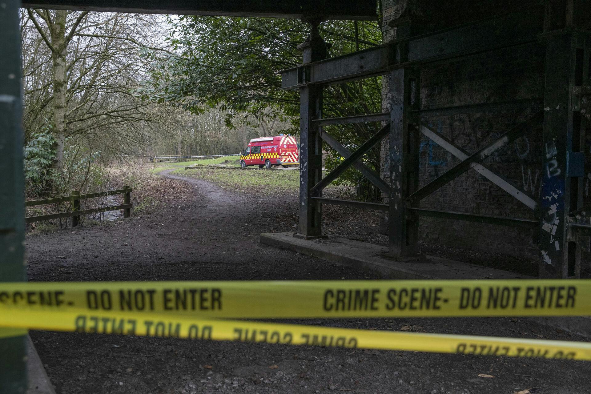 Søndag eftermiddag blev ambulancereddere kaldt til parken, hvor Brianna lå dræbt. Mandag var politiet stadig på gerningsstedet.&nbsp;
