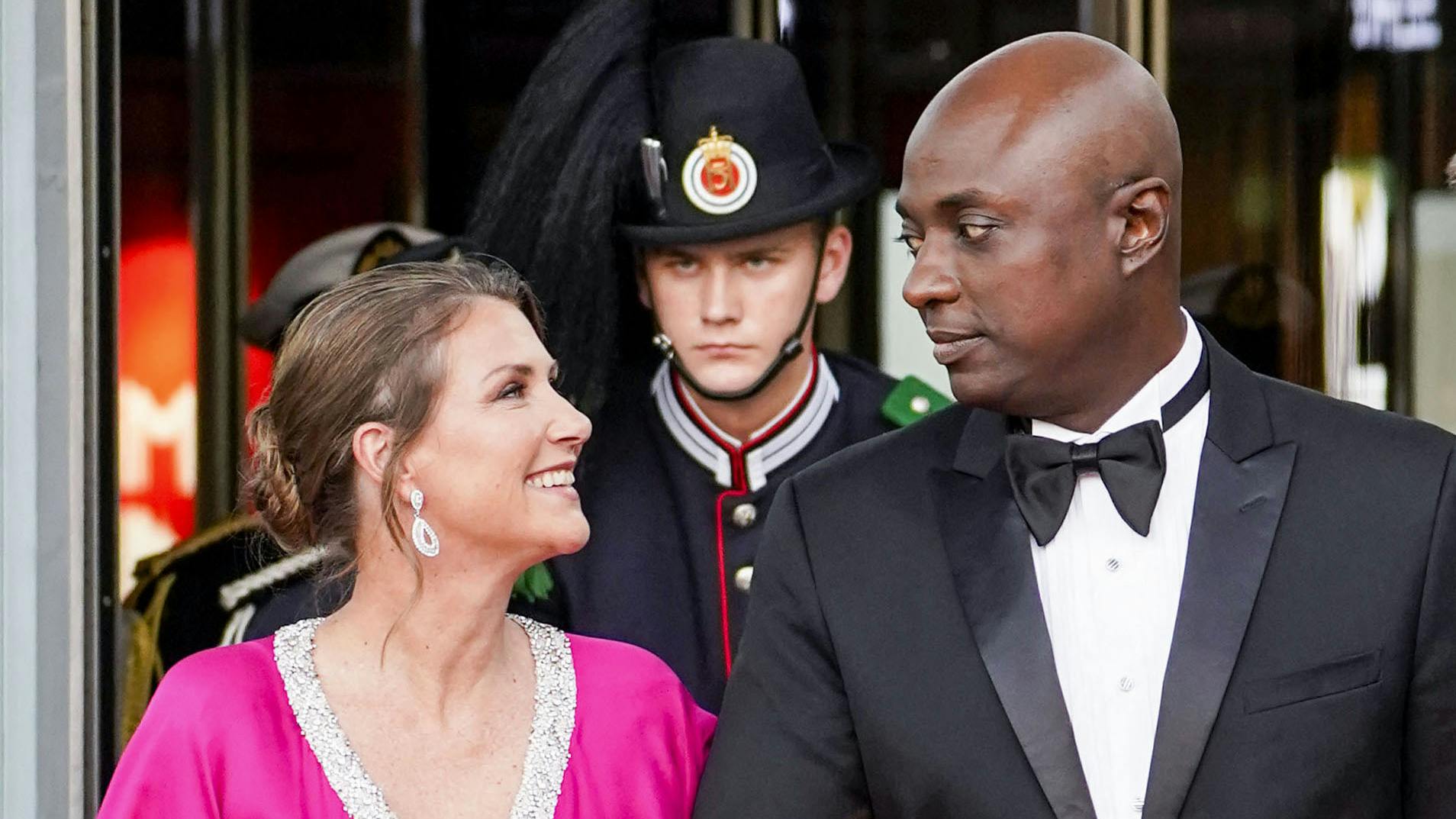 Desde 2019, la princesa Märtha Louise forma pareja con el estadounidense Durek Verret. 