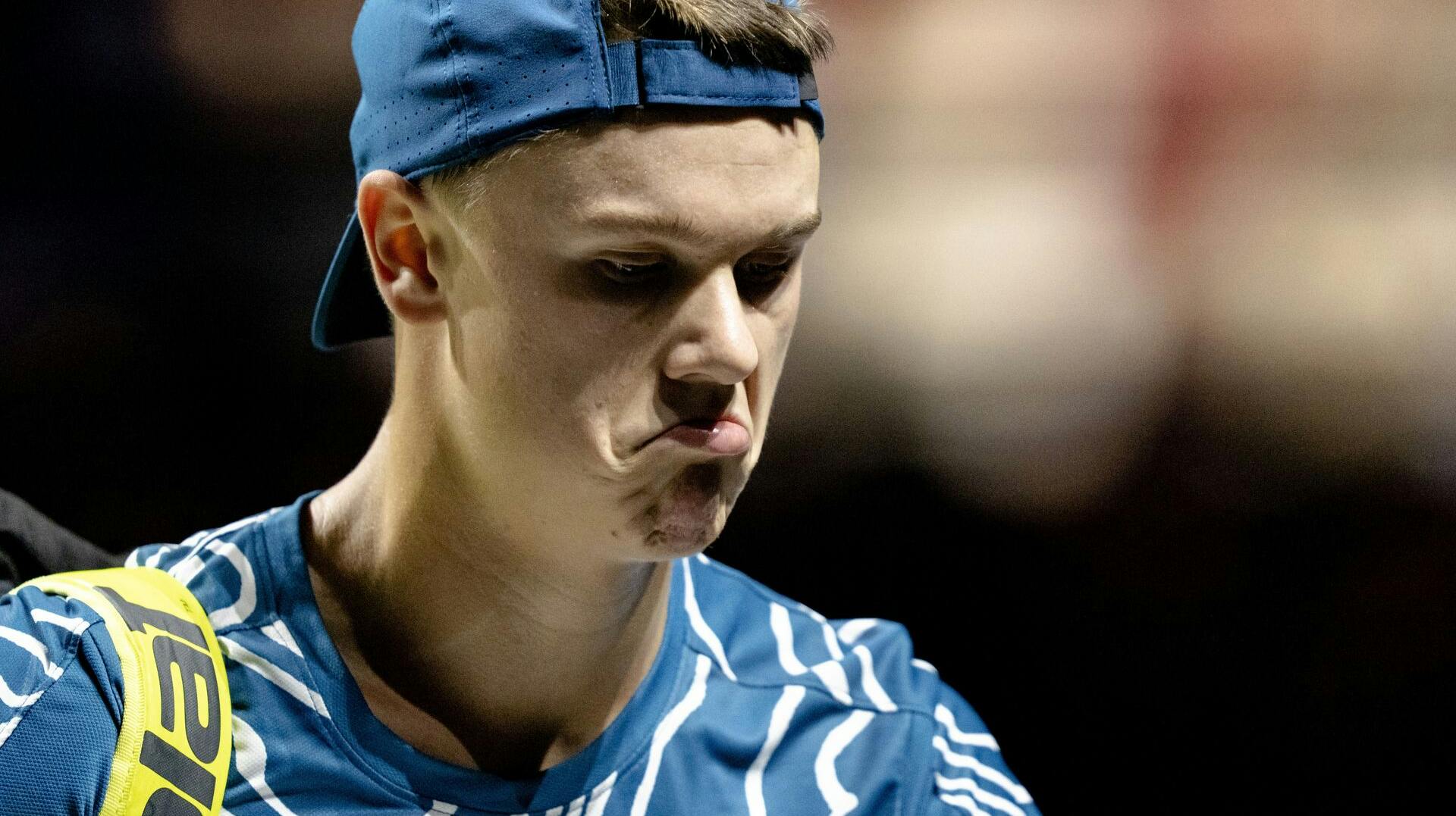 Holger Rune var tydeligt frustreret, efter skaden stoppede hans kamp.