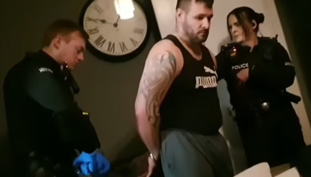Det kan være, Duffy holder sig fra at snuse rundt i sagen om Nicola Bulley, der på tredje uge er forsvundet. Nu har politiet i hvert fald givet ham en bøde for sine gerninger som amatørdetektiv. 