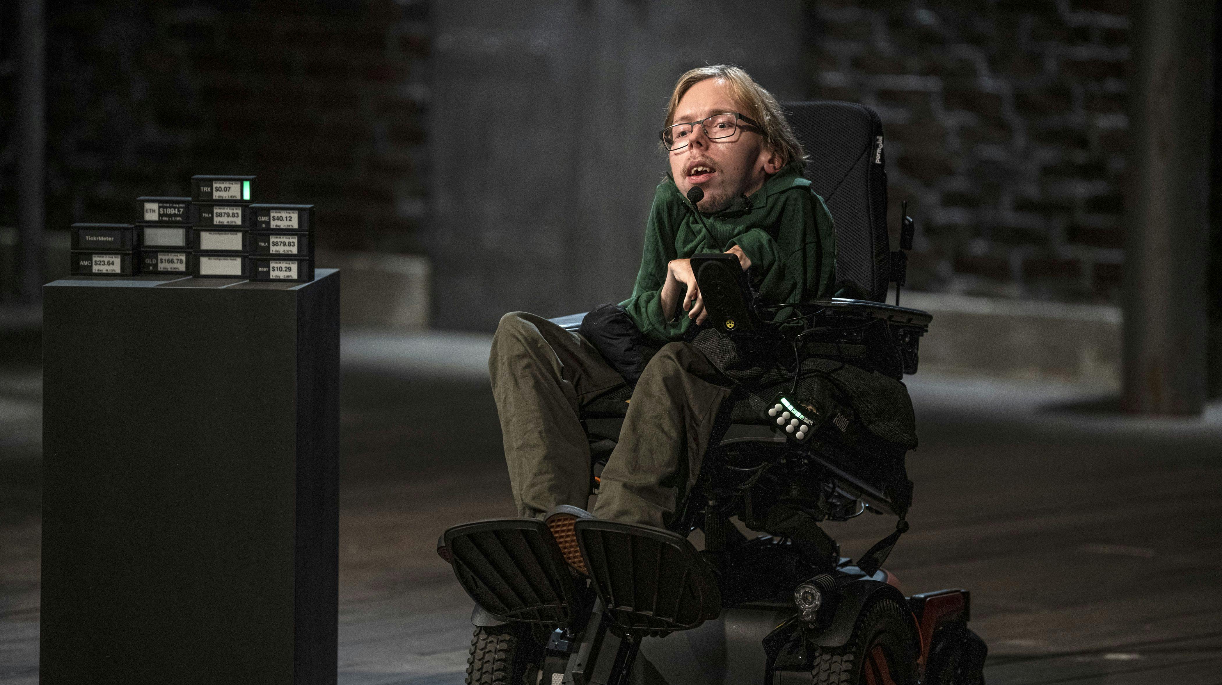 Markus lider af muskelsvind, som er en fælles betegnelse for en gruppe arvelige muskelsygdomme, der forårsager funktionsnedsættelse 