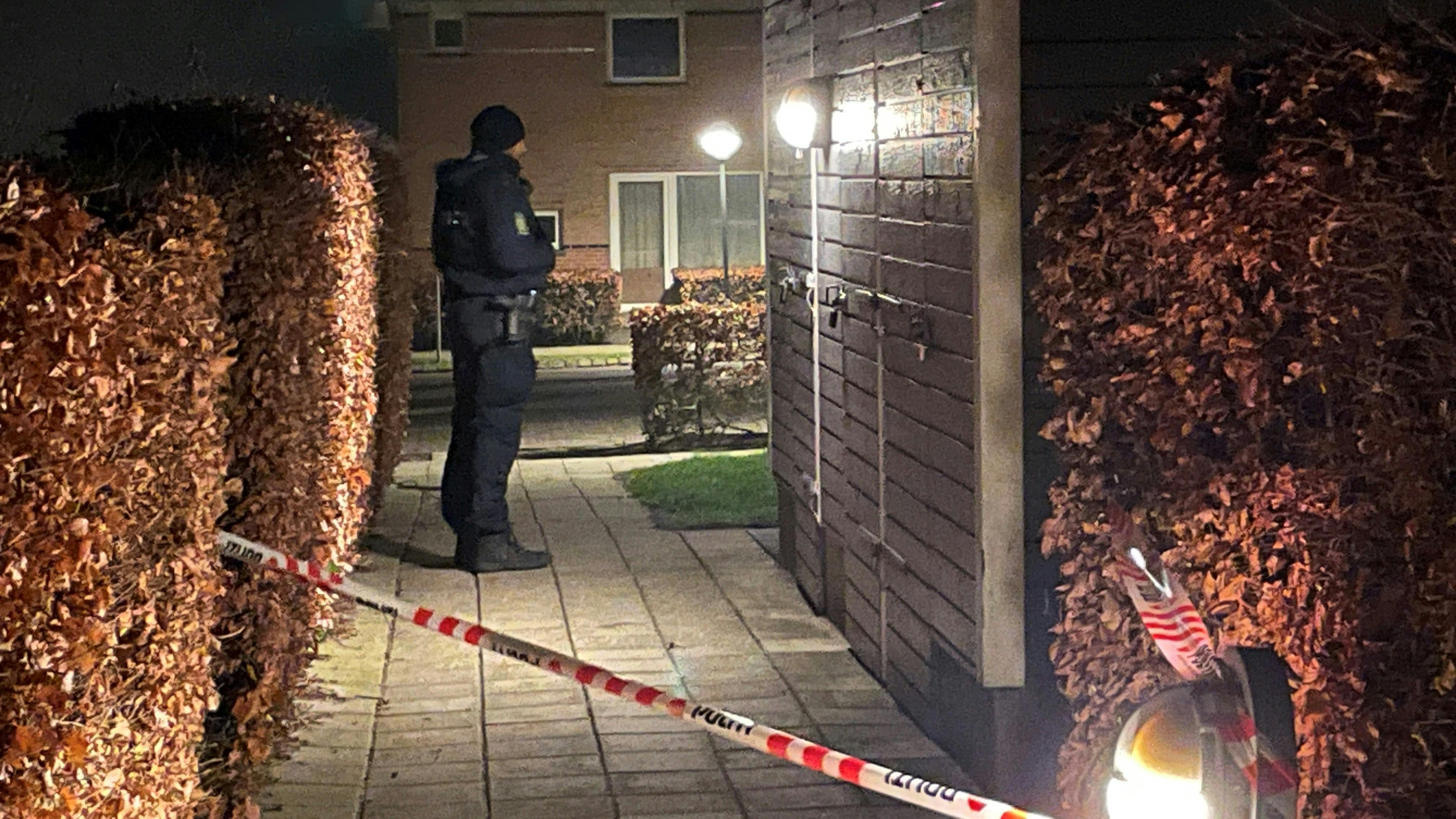 Politiet arbejdede intensivt på adressen gennem natten.