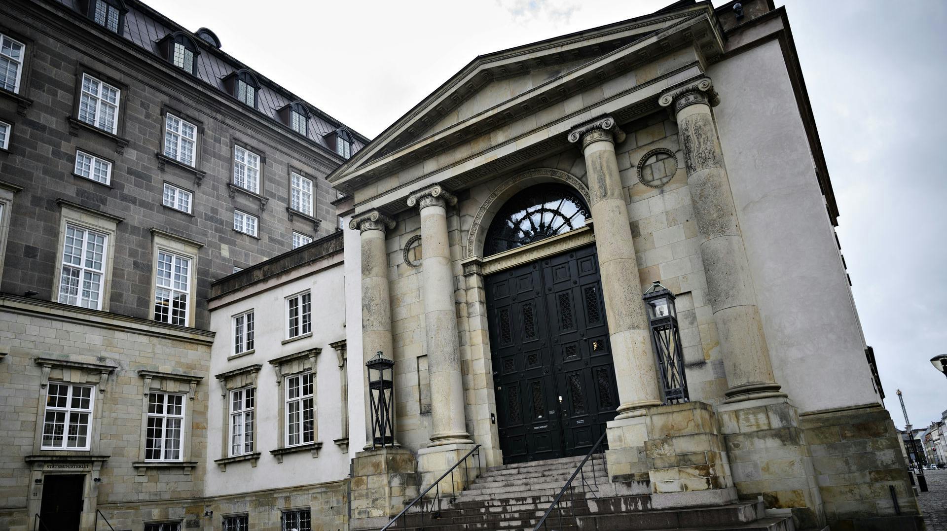 Højesteret har besluttet af ophæve en irakisk mands udvisning - han blev i 2009 dømt til anbringelse på en psykiatrisk afdeling for et dobbeltdrab på sin fraseparerede hustru og hendes far.