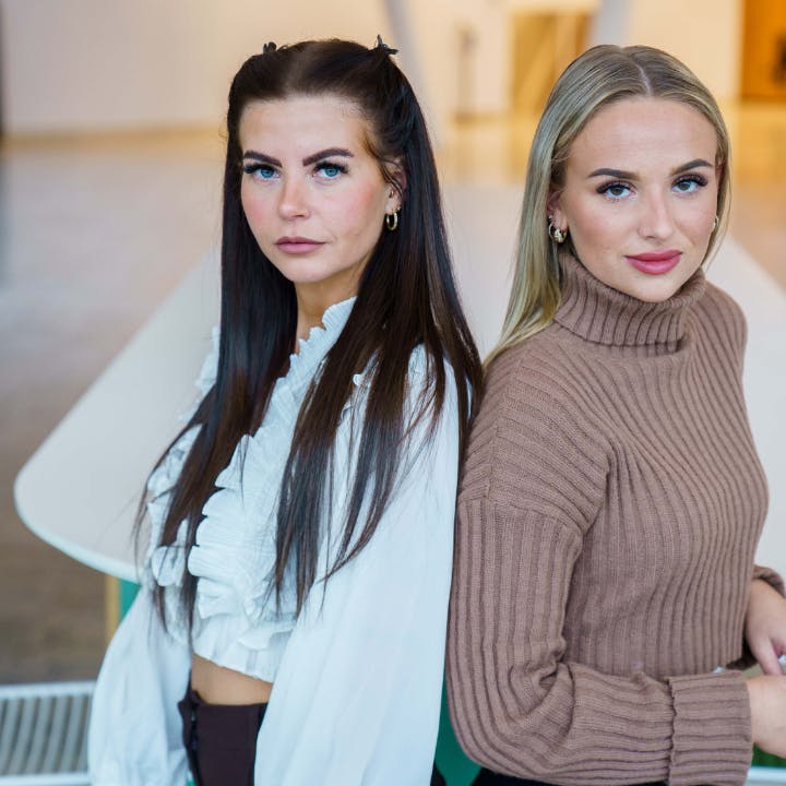 Det er tydeligt, at Aija Vogel ikke er Trine Vandrup og Julica Dall Larsens kop te.