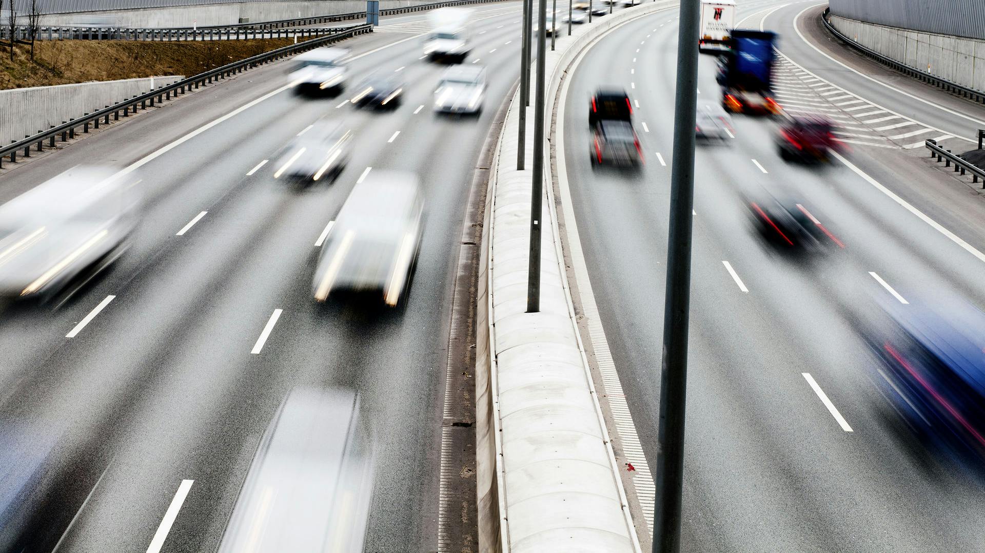 Den narkopåvirkede vanvidsbilist trådte blandt andet sømmet i bund på en motorvej ved Greve og opførte sig i det hele taget så hensynsløst, at han nu skal i fængsel.