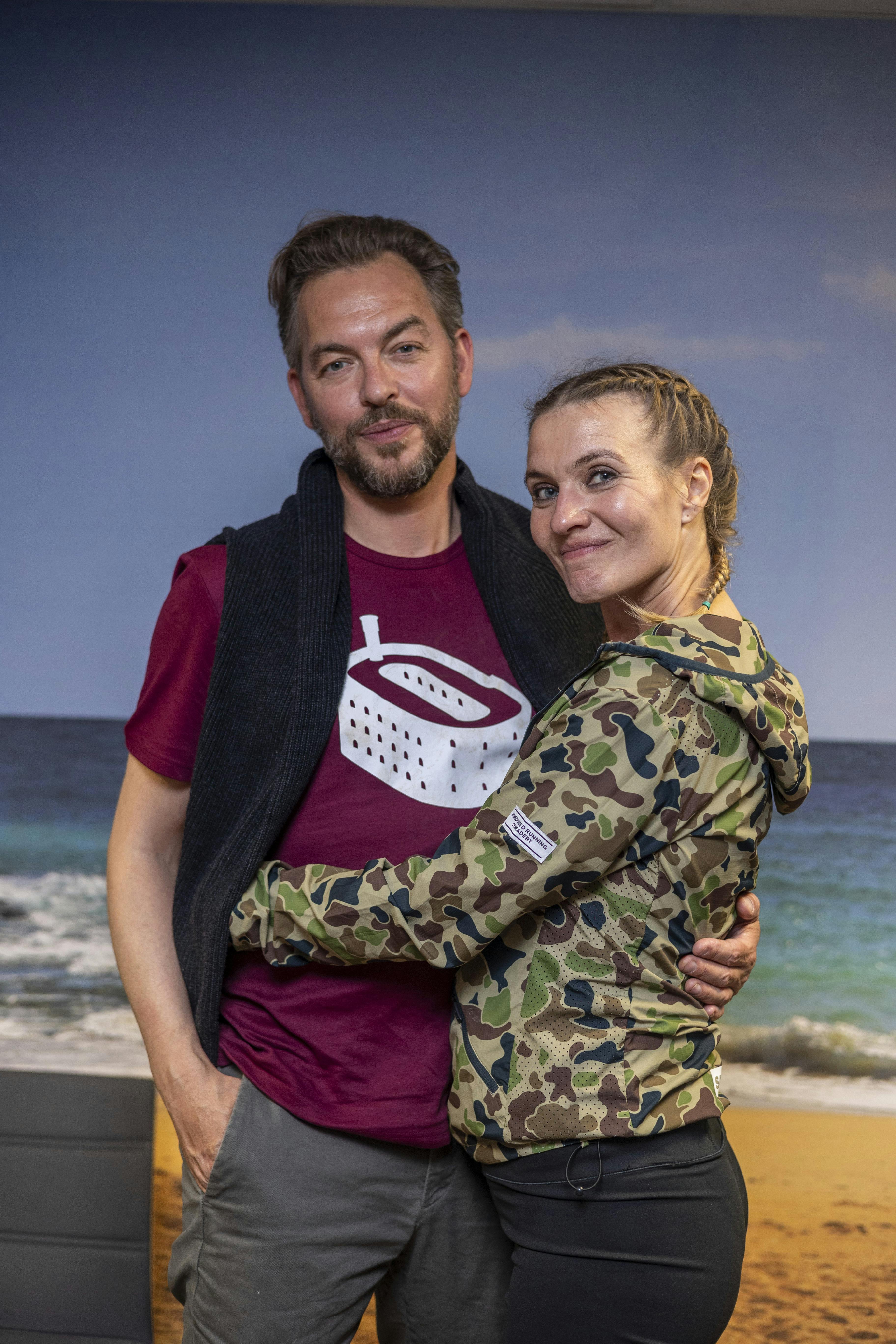 Anne Sofie Espersen danner par med sanger Mark Linn.