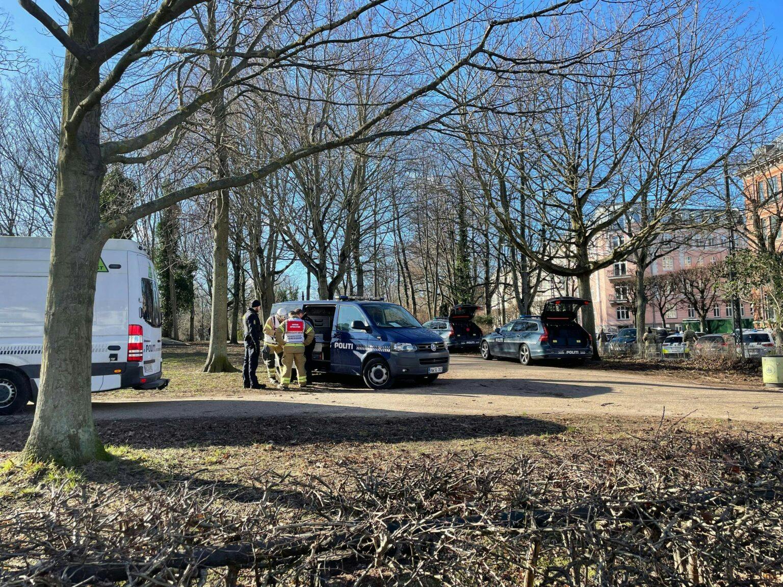 Ifølge vagthavende hos Københavns Politi Henrik Stormer arbejder de fortsat ikke ud fra den tese, at der skulle være sket en forbrydelse.