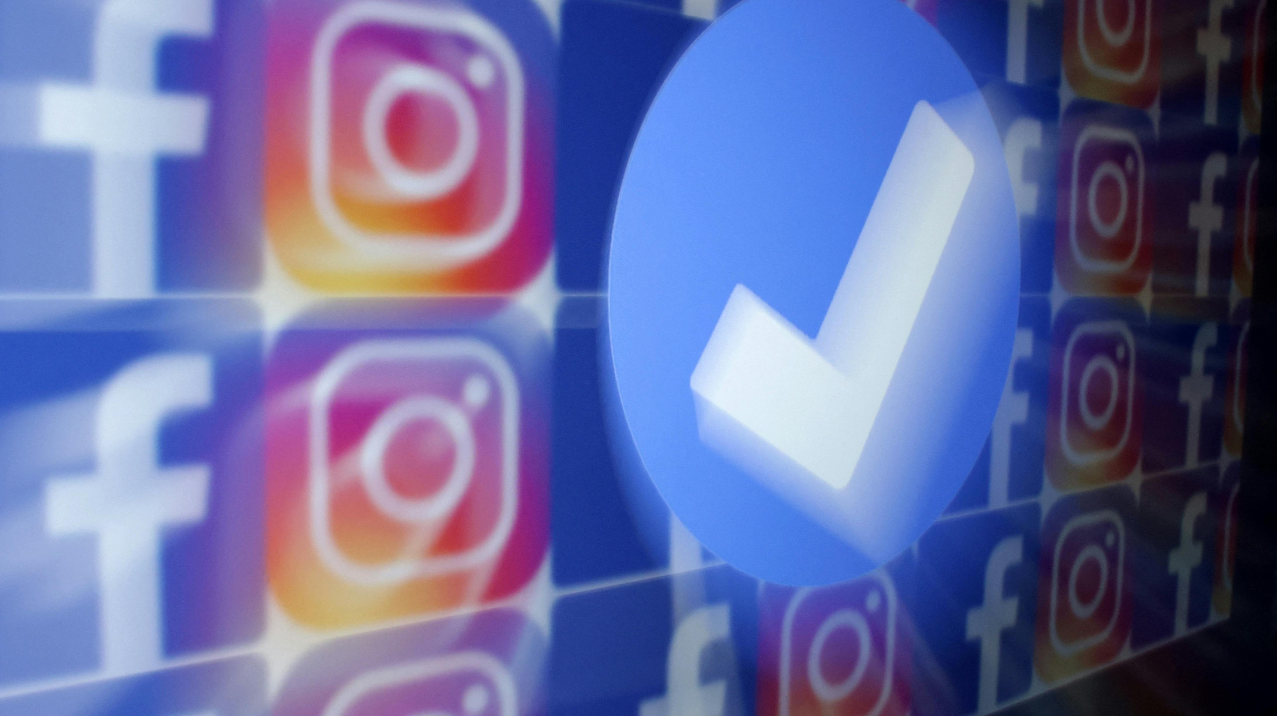 Har du dette blå flueben på Facebook eller Instagram, så skal du måske snart have penge op ad lommen. nbsp;