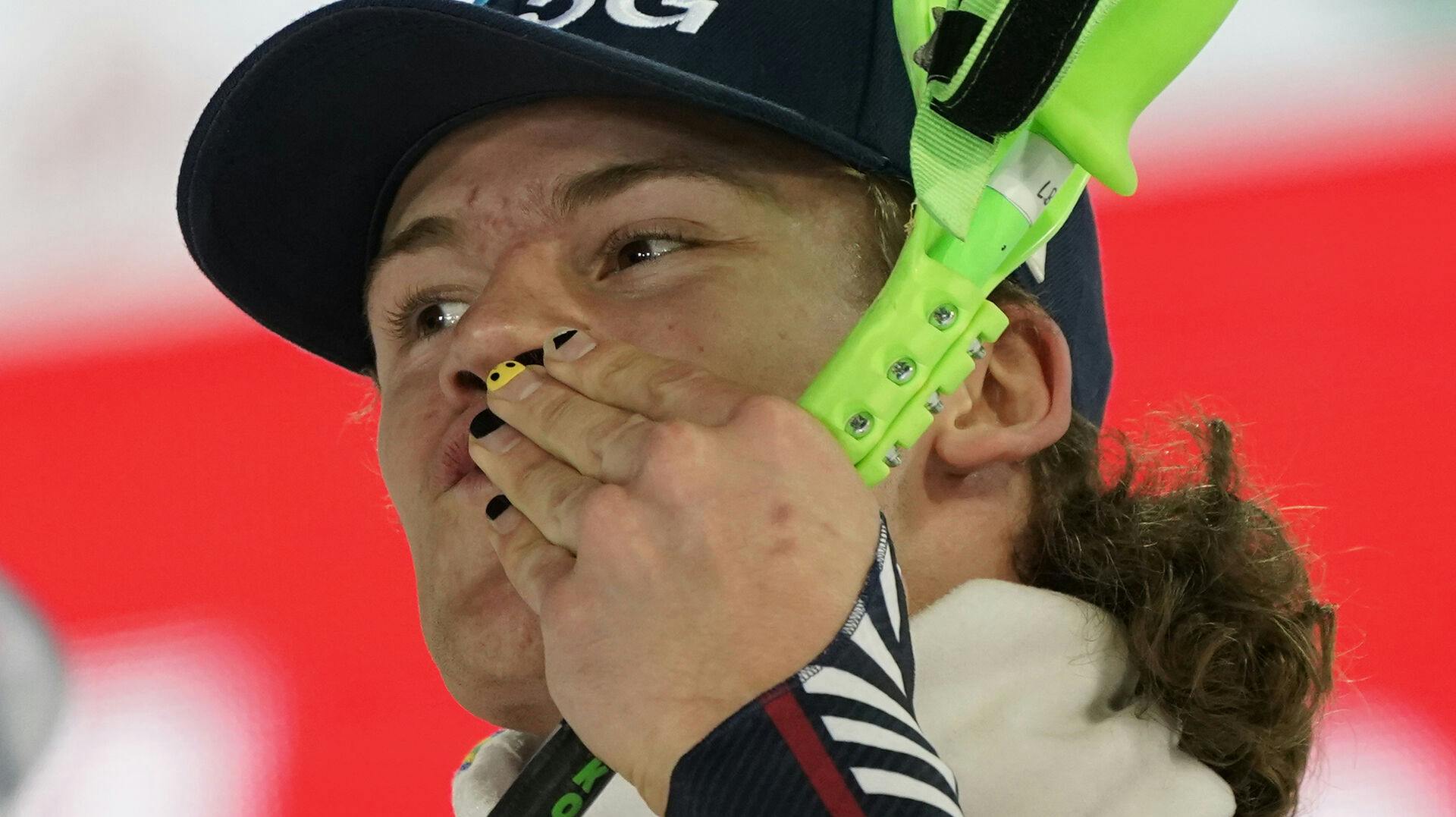 Norske Lucas Braathen var i det komiske hjørne, da han blev interviewet direkte på norsk TV. nbsp;