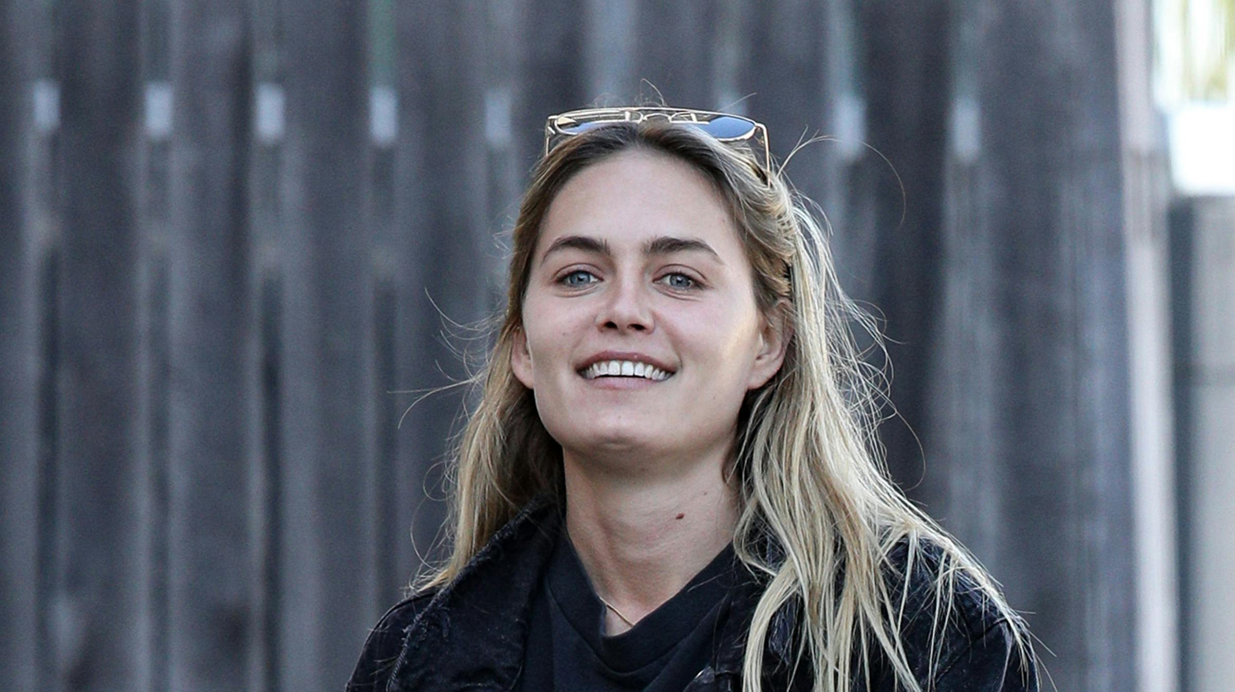 Model Kendal Schuler viser sin krop frem på Instagram kort efter at have født sit andet barn.