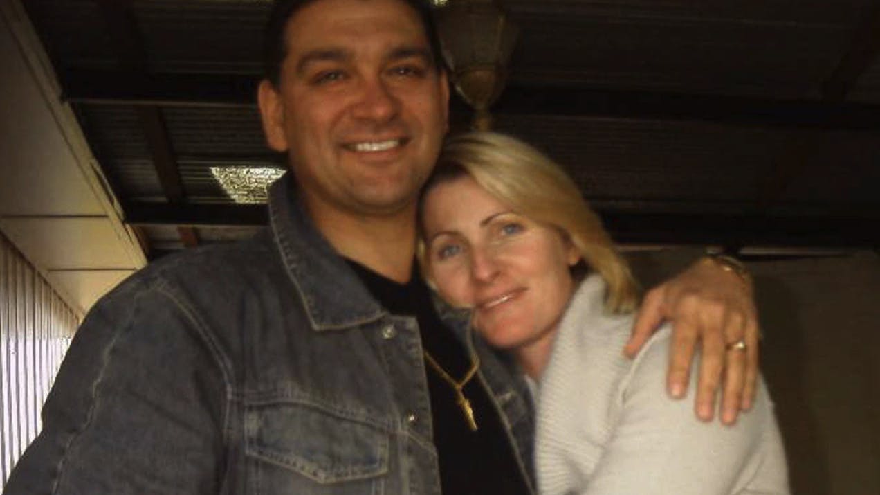 Joe Korp lokkede sin elskerinde Tania Hermann til at slå hans hustru ihjel. Mens Tania afsonede sin dom, blev hun lesbisk. Hun blev løsladt på valentinsdag i 2014 efter at have afsonet ni år for det brutale drab.