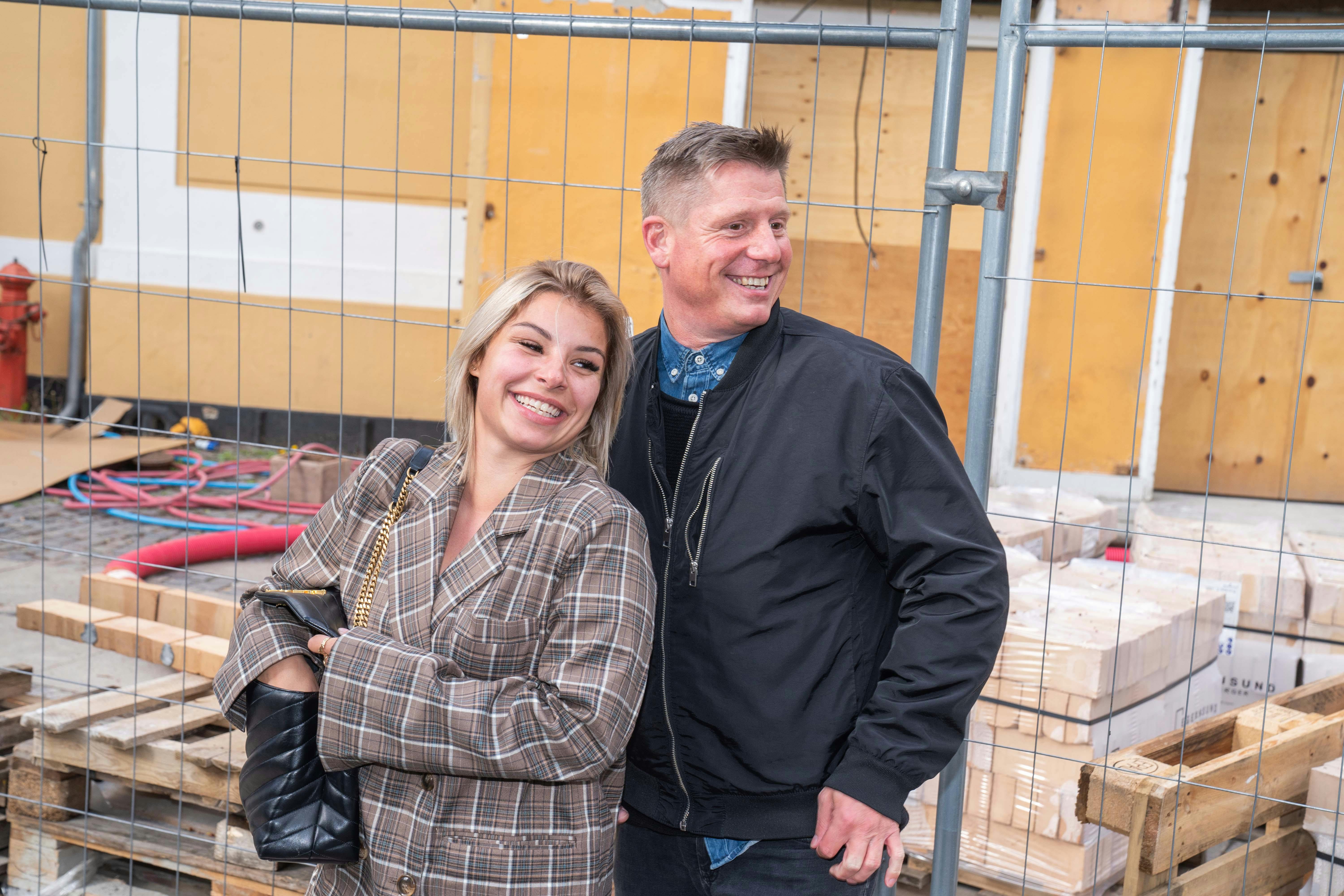 Robert Hansen og Nynne Larsen med store smil, da de stadig var i forhold sammen. En måneds tid efter dette billede blev taget, tog parret sammen til Fuengirola - hvor det gik helt galt.