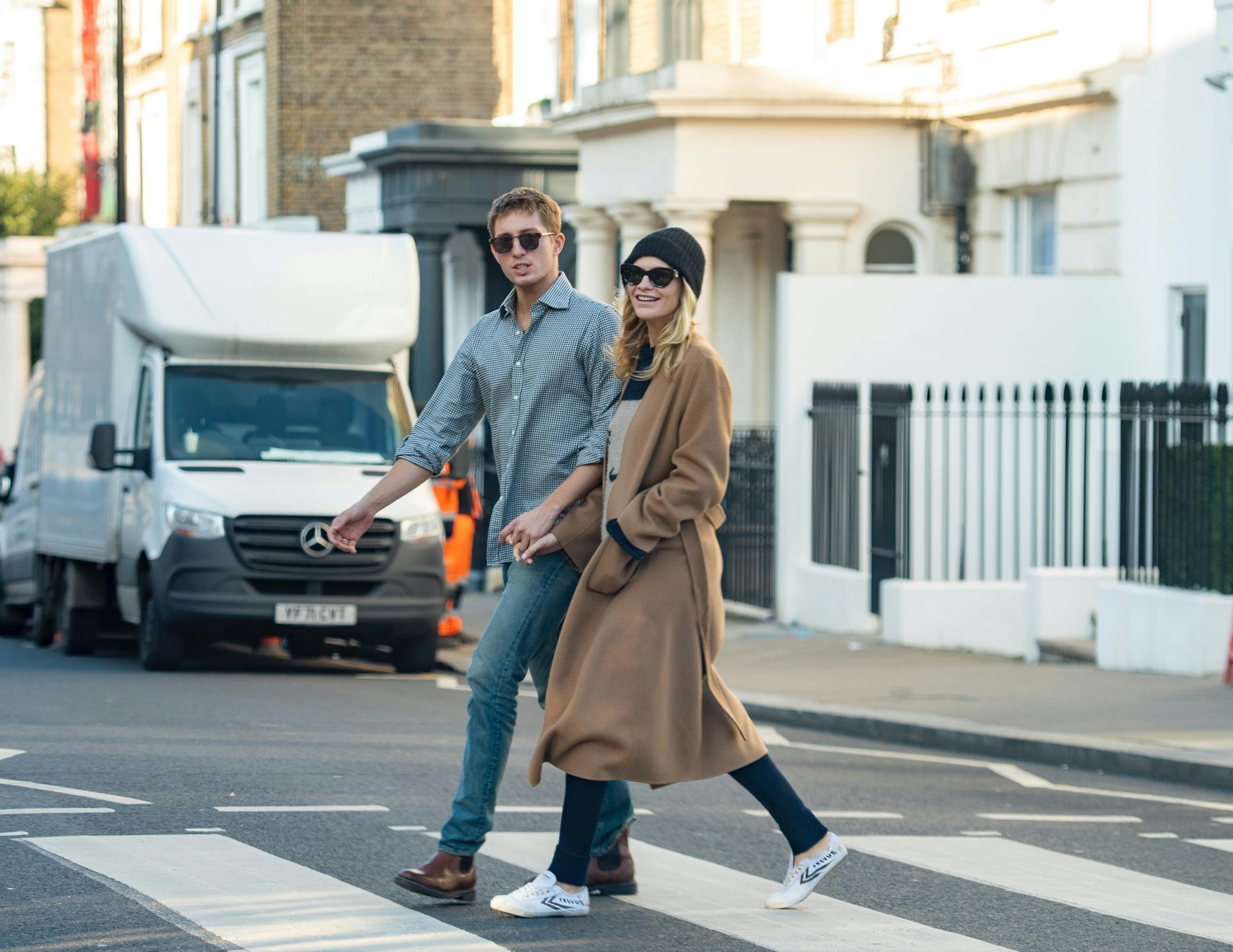 Smilene er store hos prins&nbsp;Konstantin-Alexios, 24, og Poppy Delevingne, 36, der nyder hinandens selskab i det vestlige London.&nbsp;
