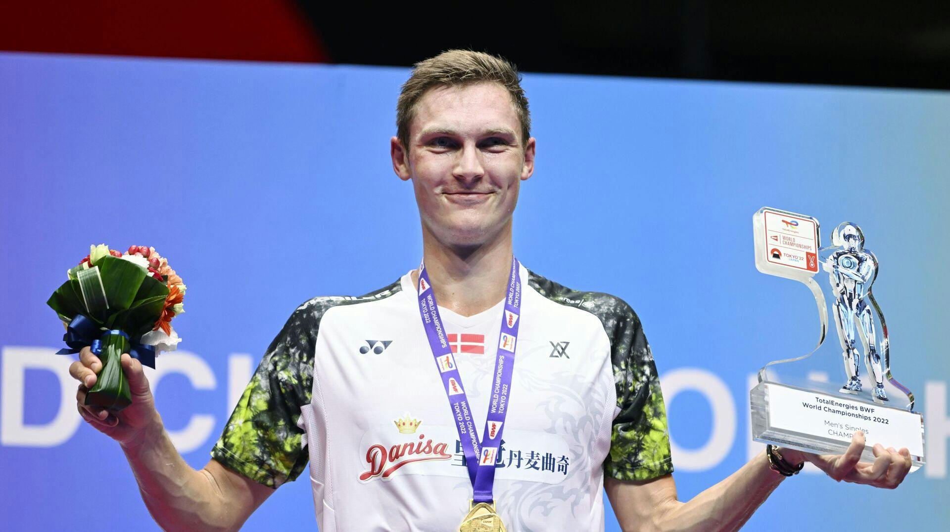 Viktor Axelsen har købt lejlighed i Danmark.