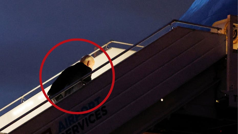 Joe Biden har flere gange faldet på trapper. Onsdag var ingen undtagelse. 