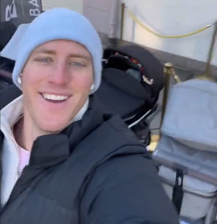 For 22-årige australske Olly Bowman er det ikke et normalt syn med barnevogne uden opsyn. nbsp;