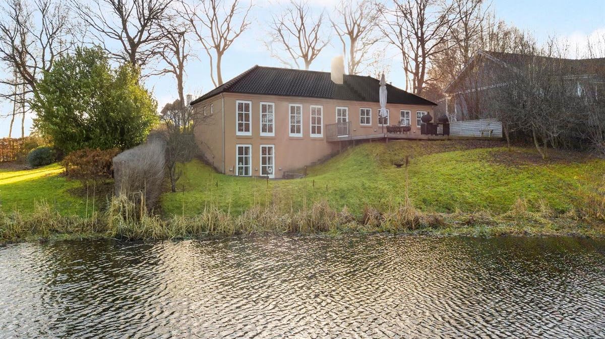 Her er huset, som Mette Blomsterberg har meget svært ved at komme af med.