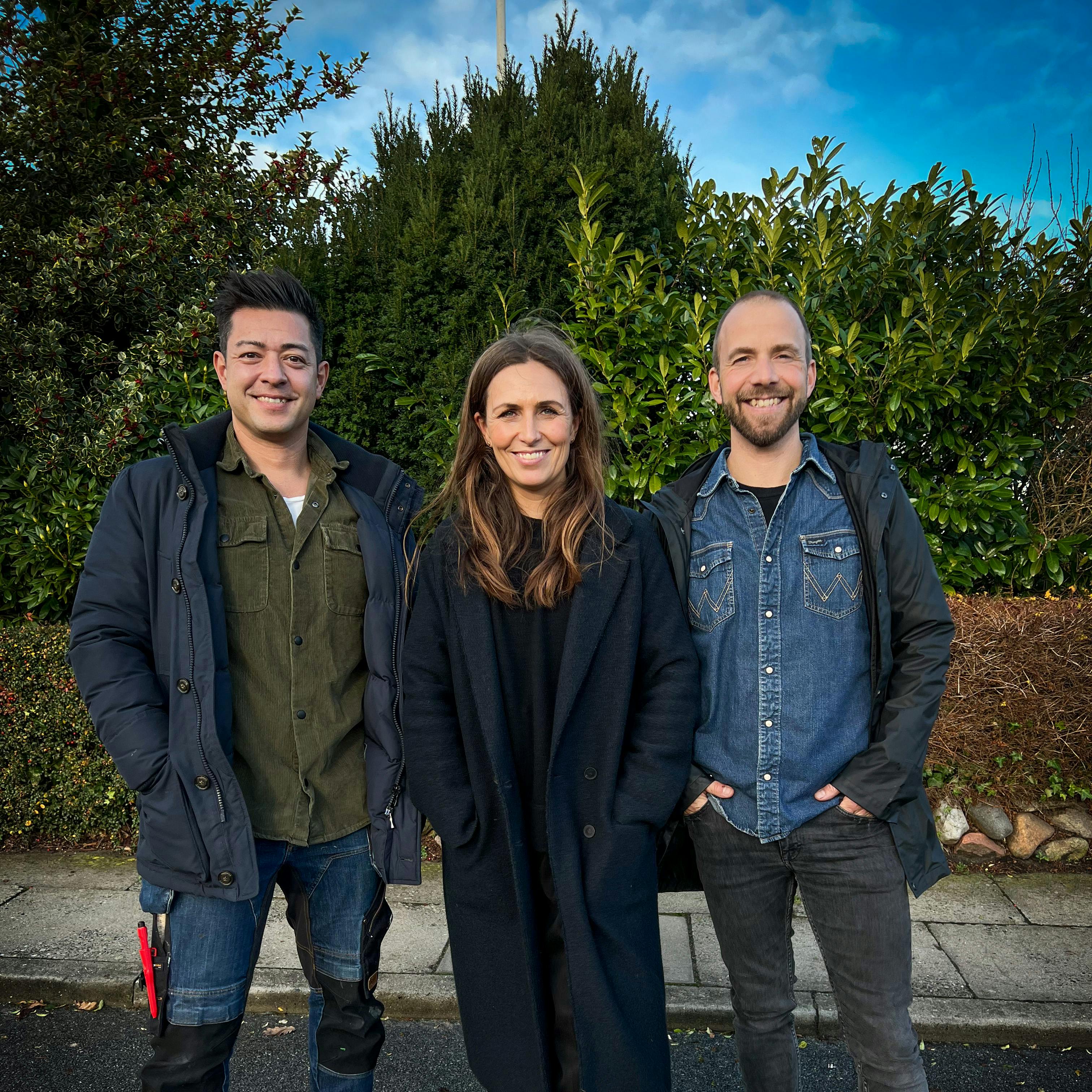 Dennis Lindequist med kollegerne Søren Vester og Line Franck i DRs hit "I hus til halsen". 