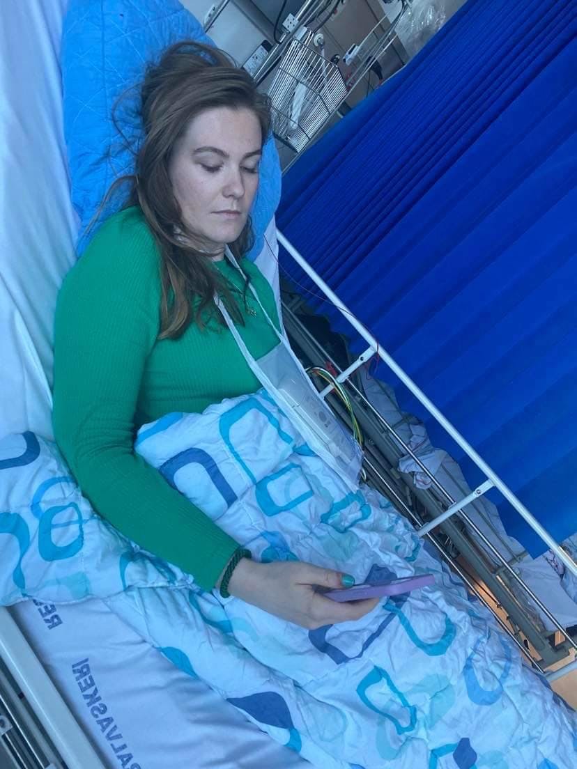 Engang havde Cecilie et aktivt liv som alle andre unge. Men i dag er hun ofte lænket til sygesengen. 