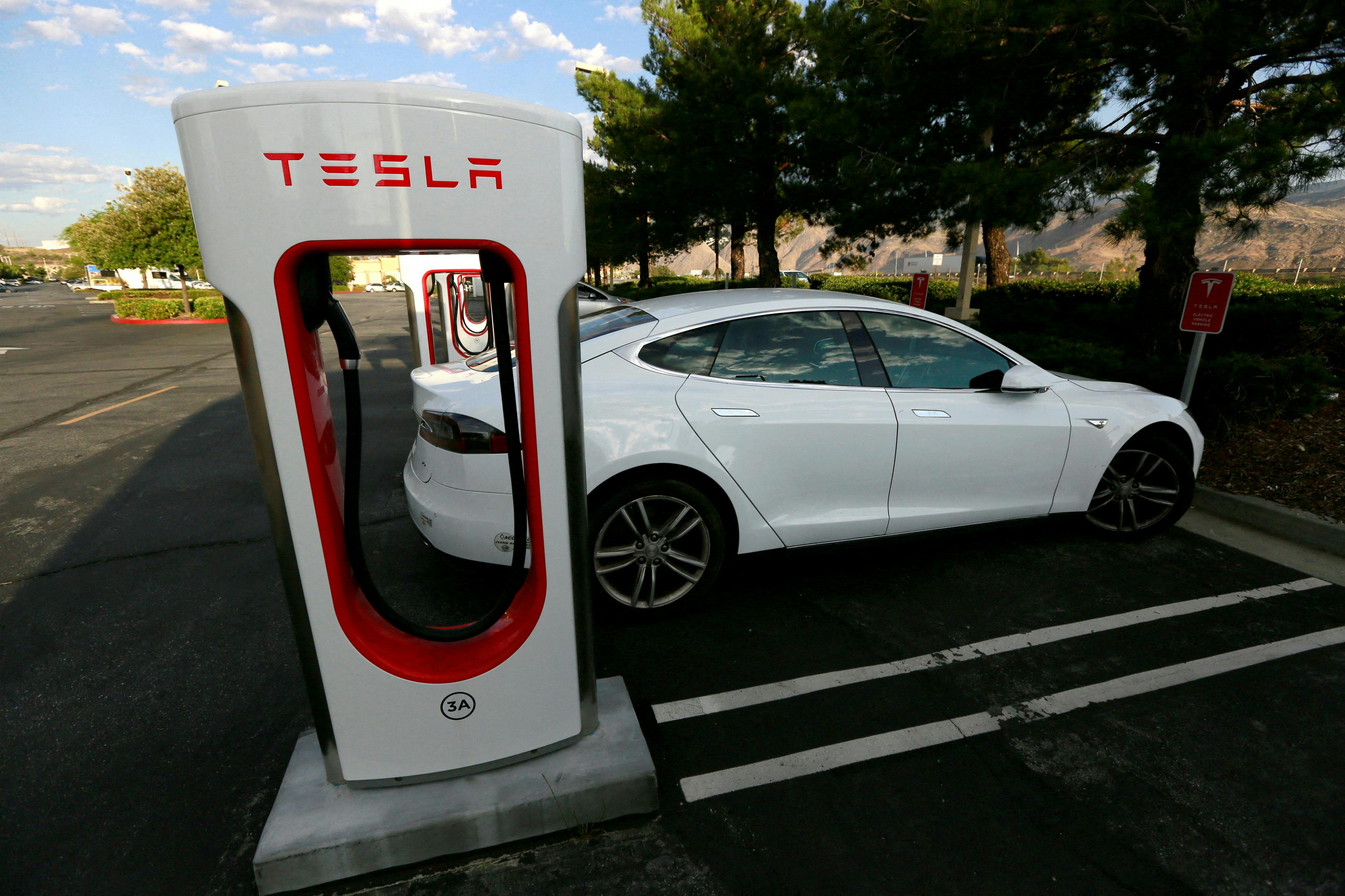Prisen på Tesla Model 3 falder igen.